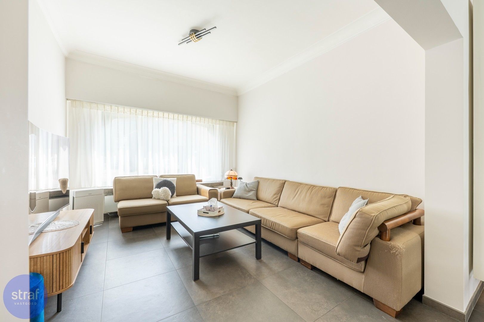 Enorme rijwoning met 6 slaapkamers én een zwembad foto 3