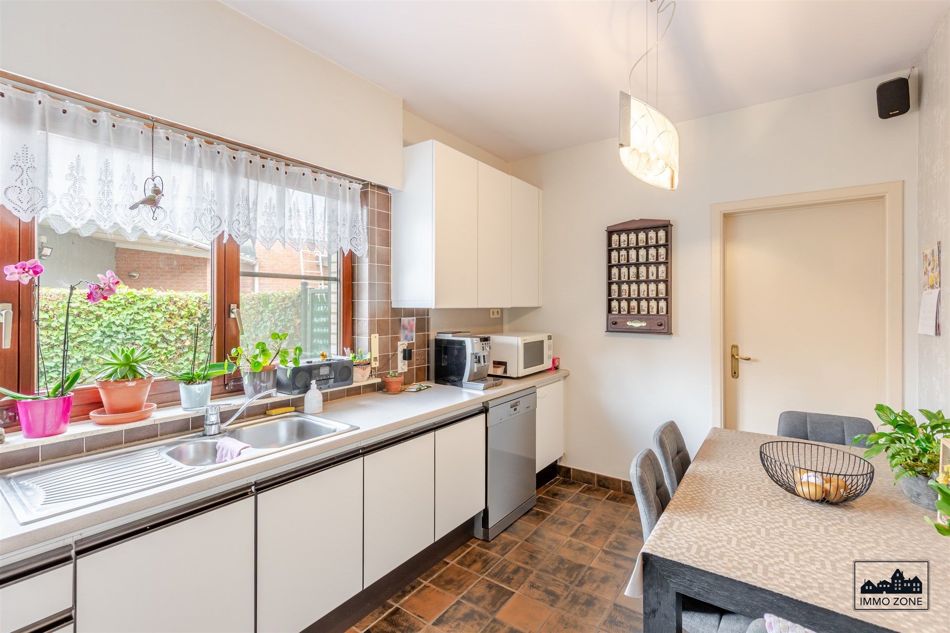 Ruime, gerenoveerde bungalow te koop in De Klinge foto 5