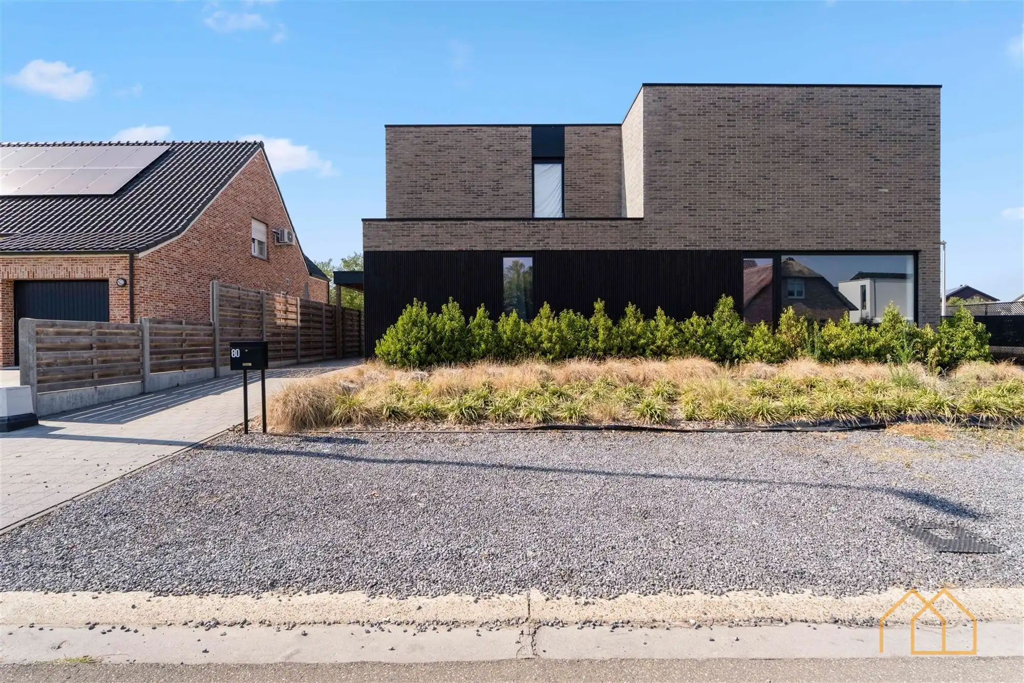 Hedendaagse woning met tuin foto 22