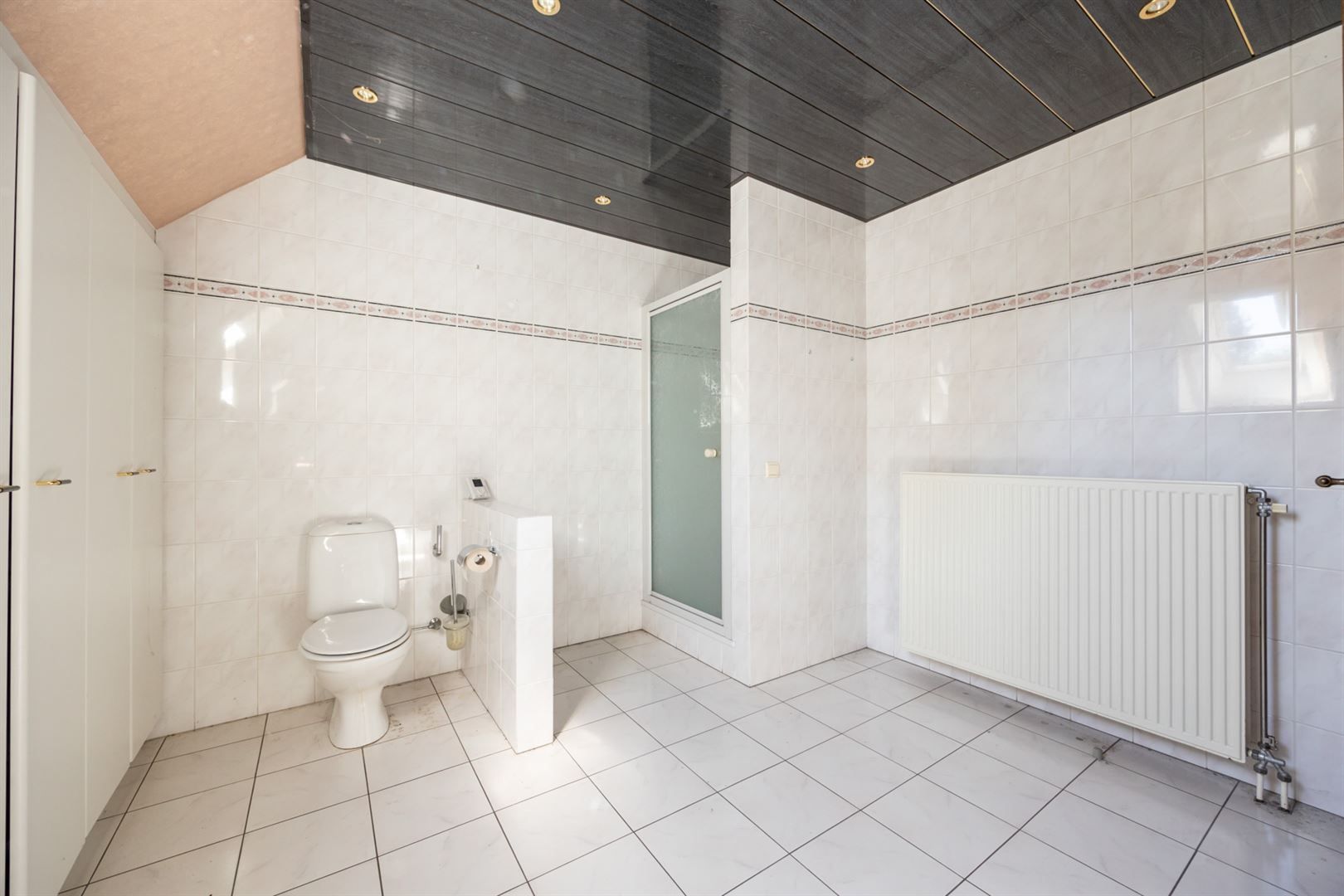 Ruime, lichte villa met bijgebouw op toplocatie.  foto 18