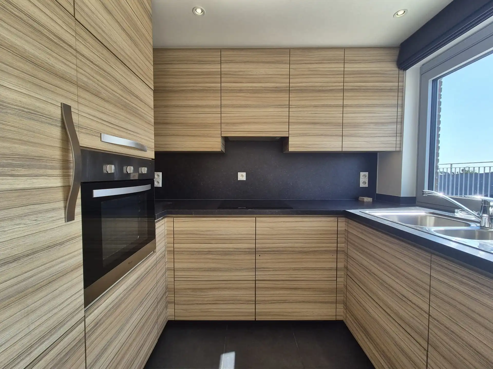 3-slaapkamer appartement met zeer groot terras huur in het centrum van Wetteren. foto 9