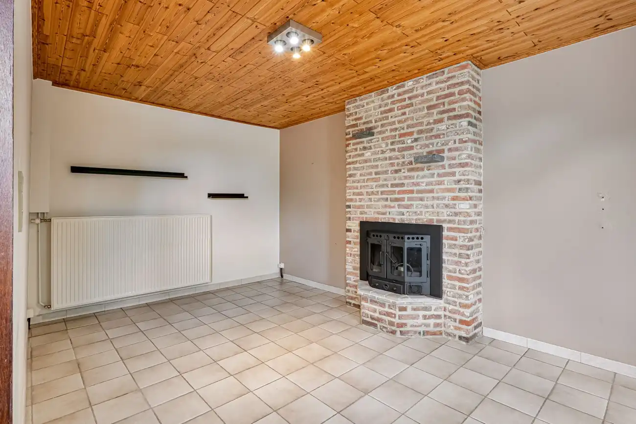 Ideale halfopen starterswoning (met twee autostaanplaatsen vóór de woning) op wandelafstand van het centrum van het vernieuwde Zeveneken! foto 8