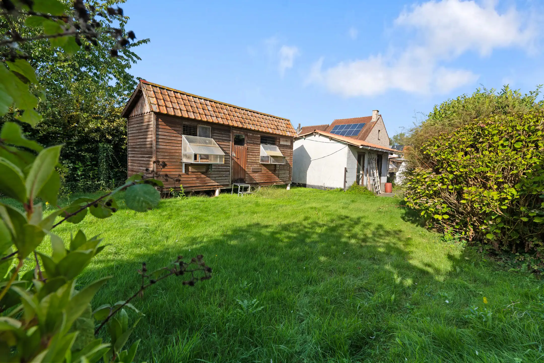 Charmante 3-gevelwoning met garage en tuin foto 28