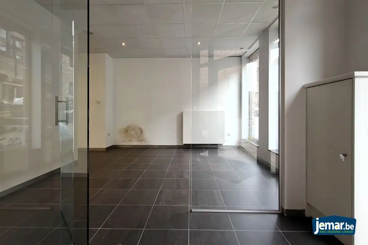 Op te frissen handelspand op top locatie in het centrum van Borgloon foto 5