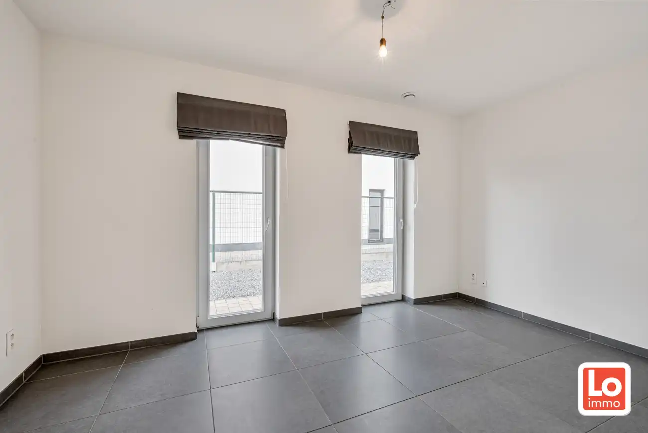 VERKOCHT! Moderne en instapklare halfopen woning met afzonderlijke garage in Lochristi! foto 3