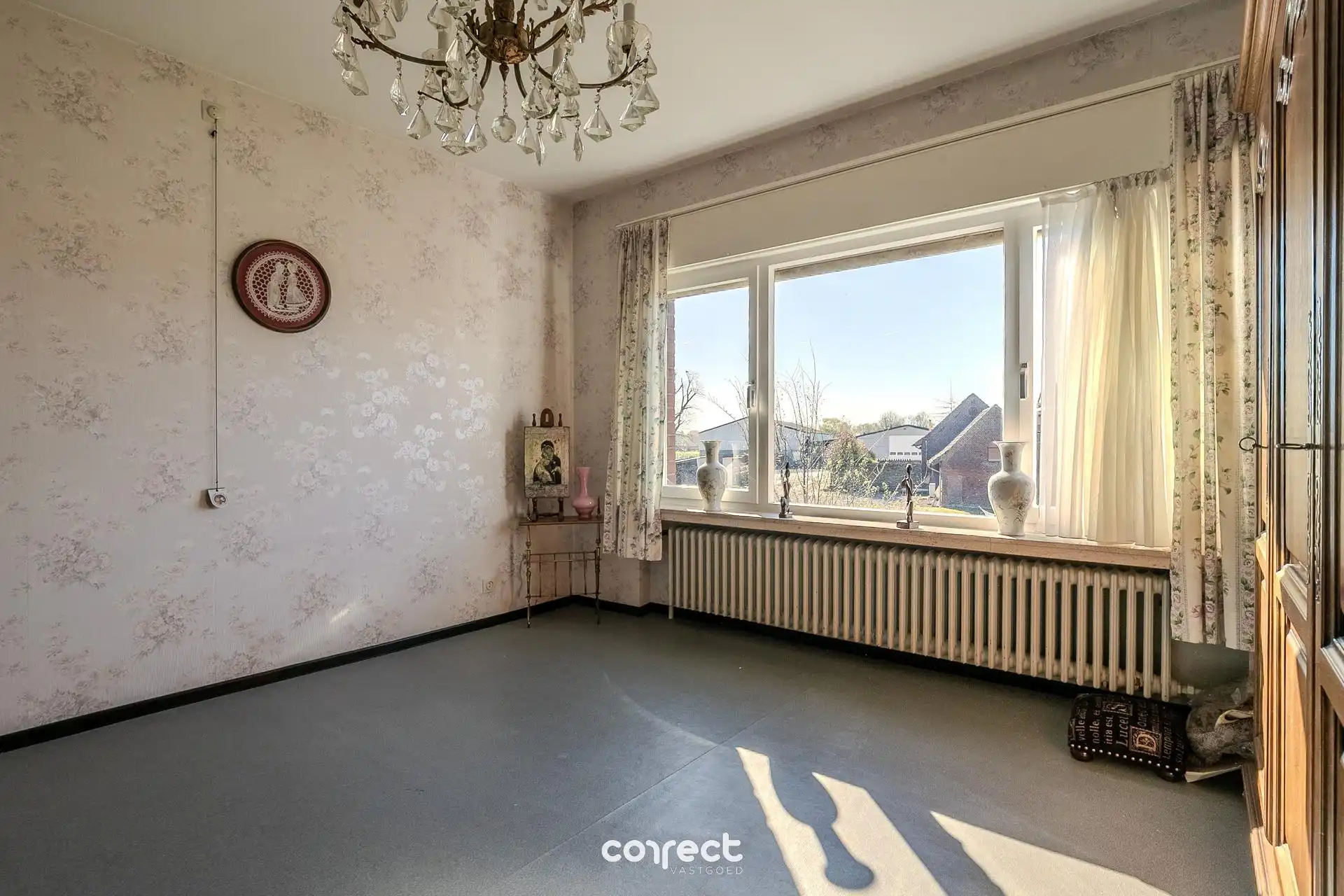 Halfopen bebouwing met 4 slaapkamers, zongerichte tuin, oprit en garage. foto 8