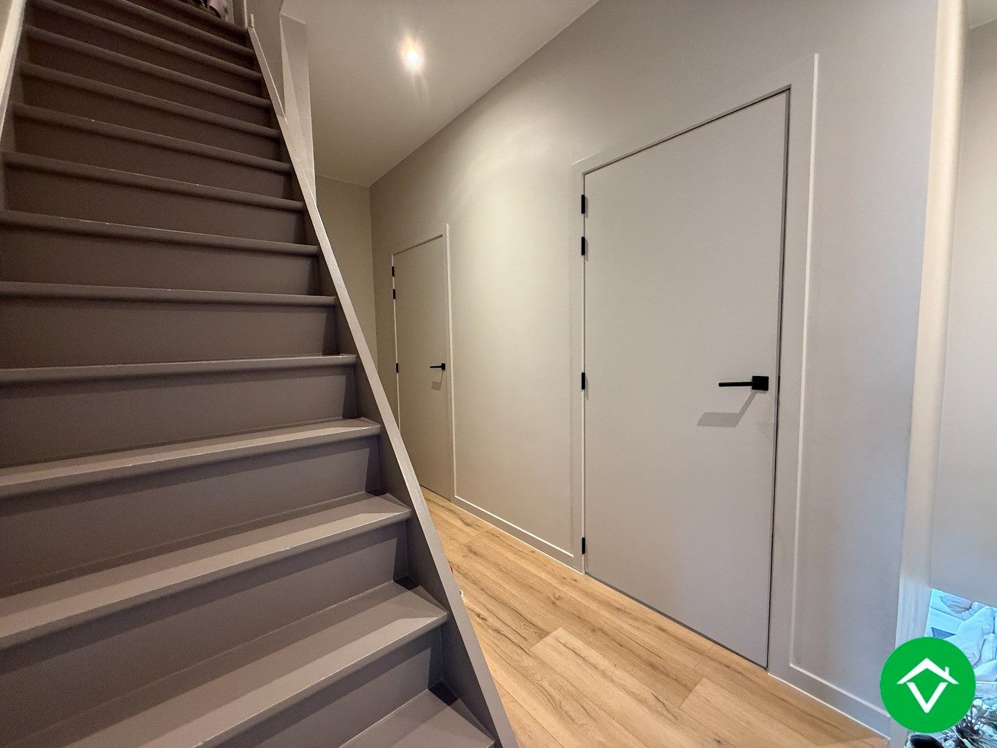 Prachtig gerenoveerde rijwoning nabij het centrum met 3 slaapkamers, tuin en garage te Roeselare foto 10
