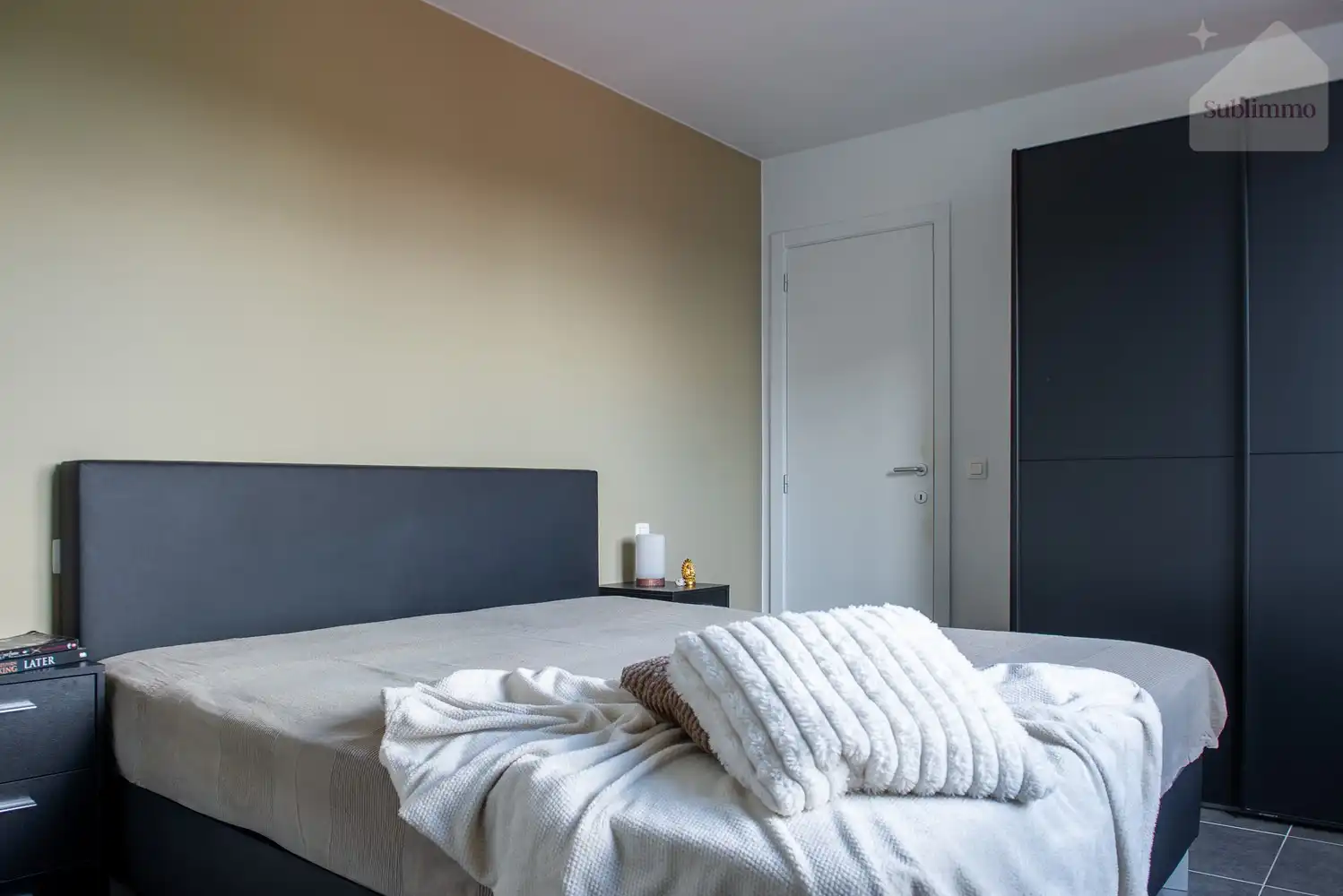 Verzorgd dakappartement met groot terras en dubbele parking foto 9