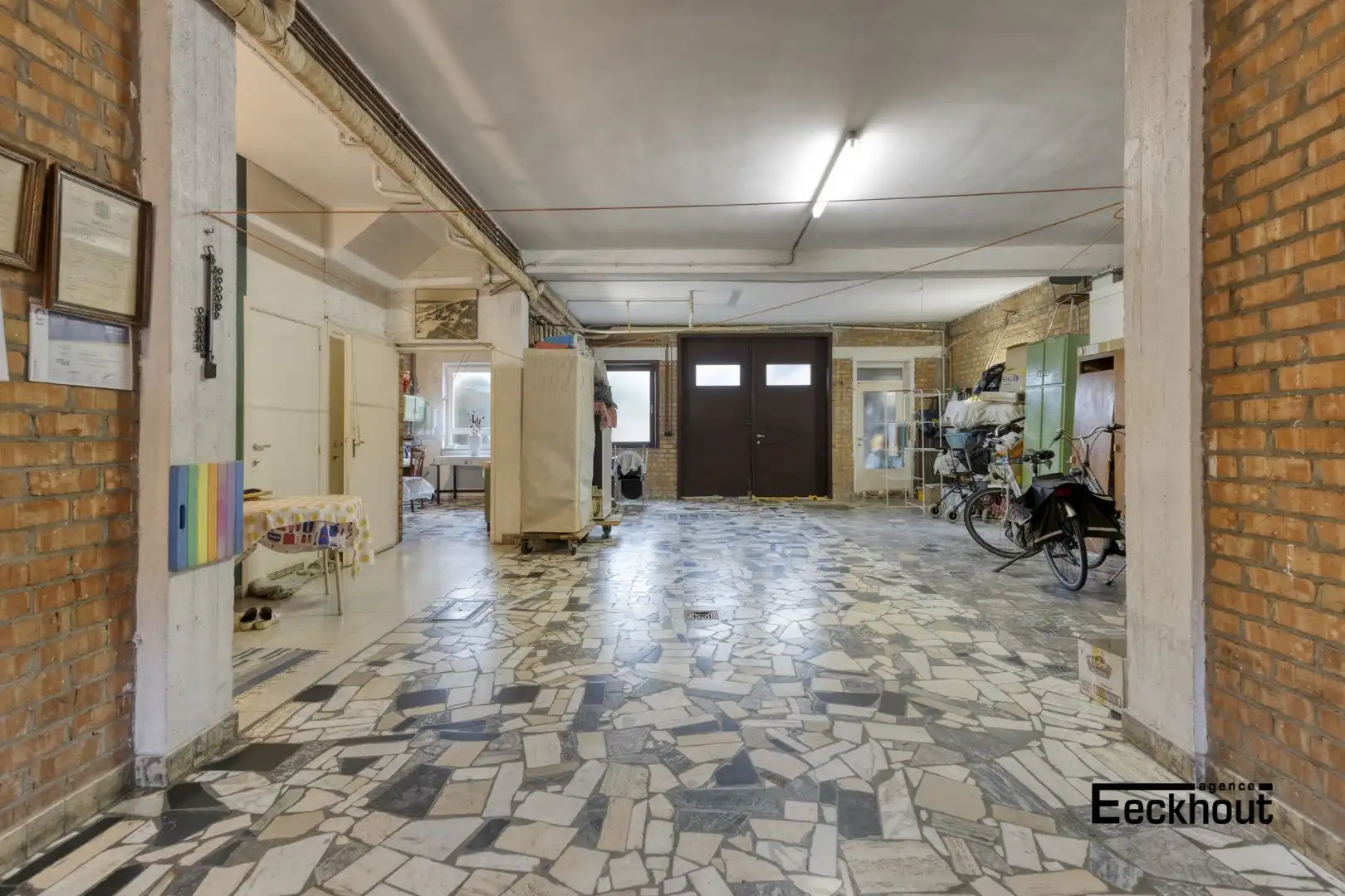 Ruime woning met 2 garageboxen en grote opslagplaats/garage foto 3