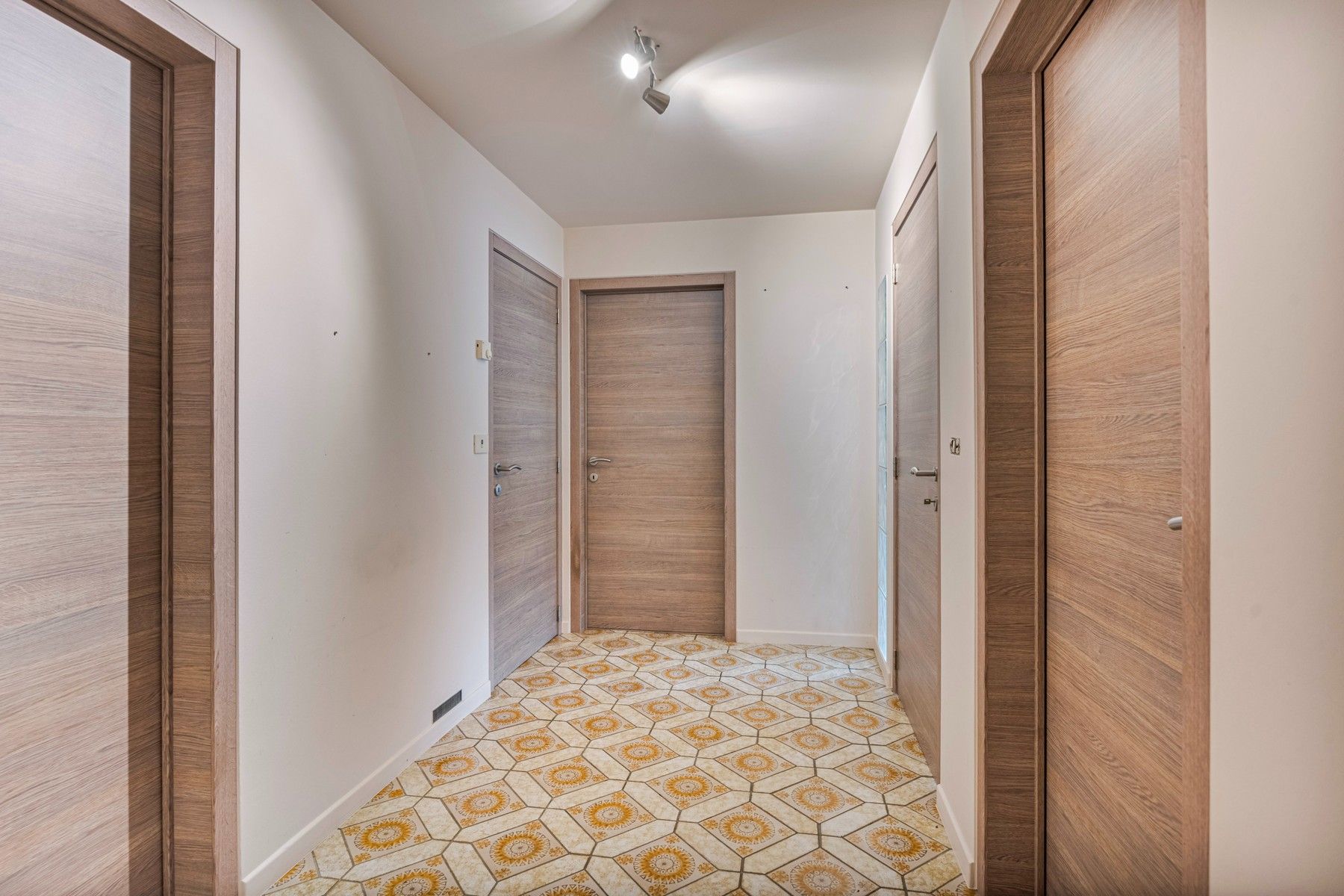 Ruime bungalow op groot perceel foto 18