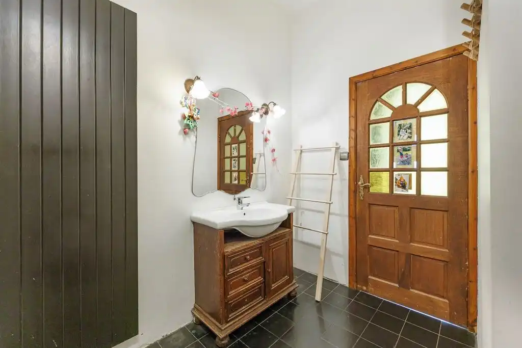 Charmante woning met prachtige tuin foto 11