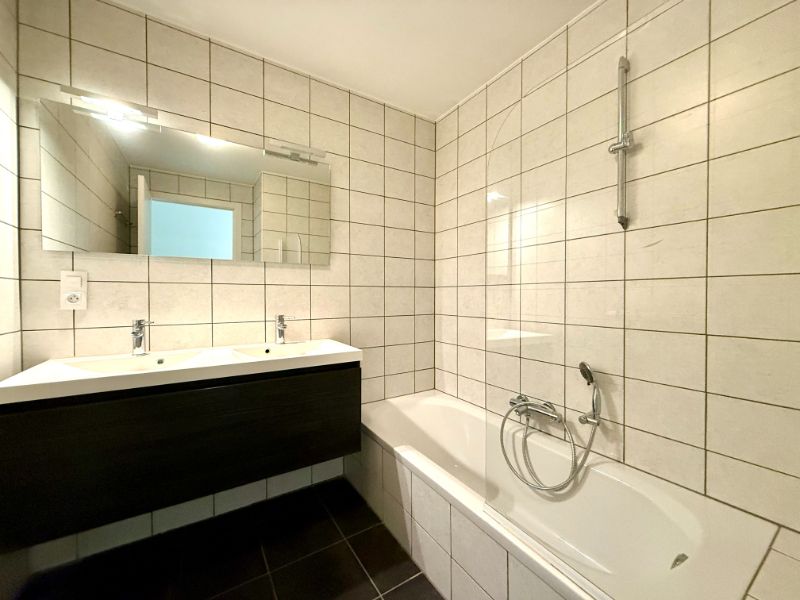 Centraal gelegen, gelijkvloers appartement met 2 slaapkamers en ruim terras met zicht op de Leie foto 16