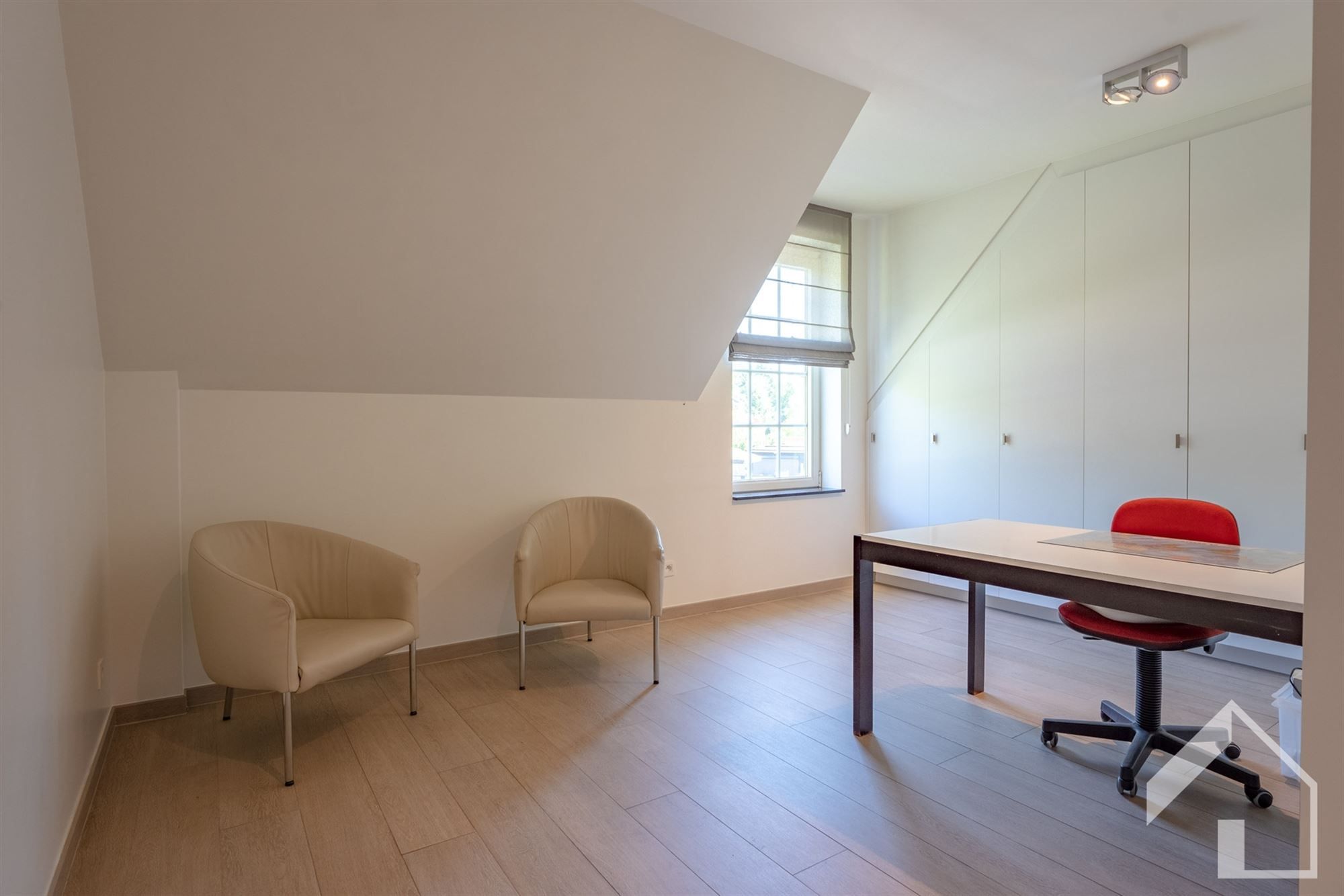 Energiezuinige woning met lift, tuin, oprit en inpandige garage foto 19