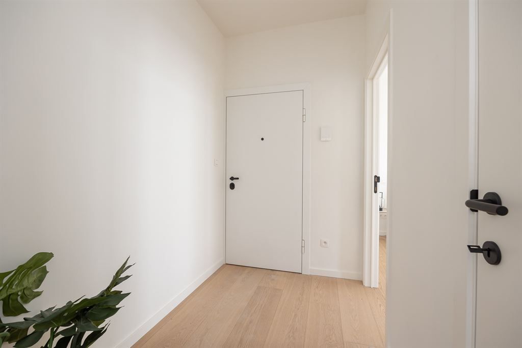 lichtrijk nieuwbouwappartement met terras foto 9