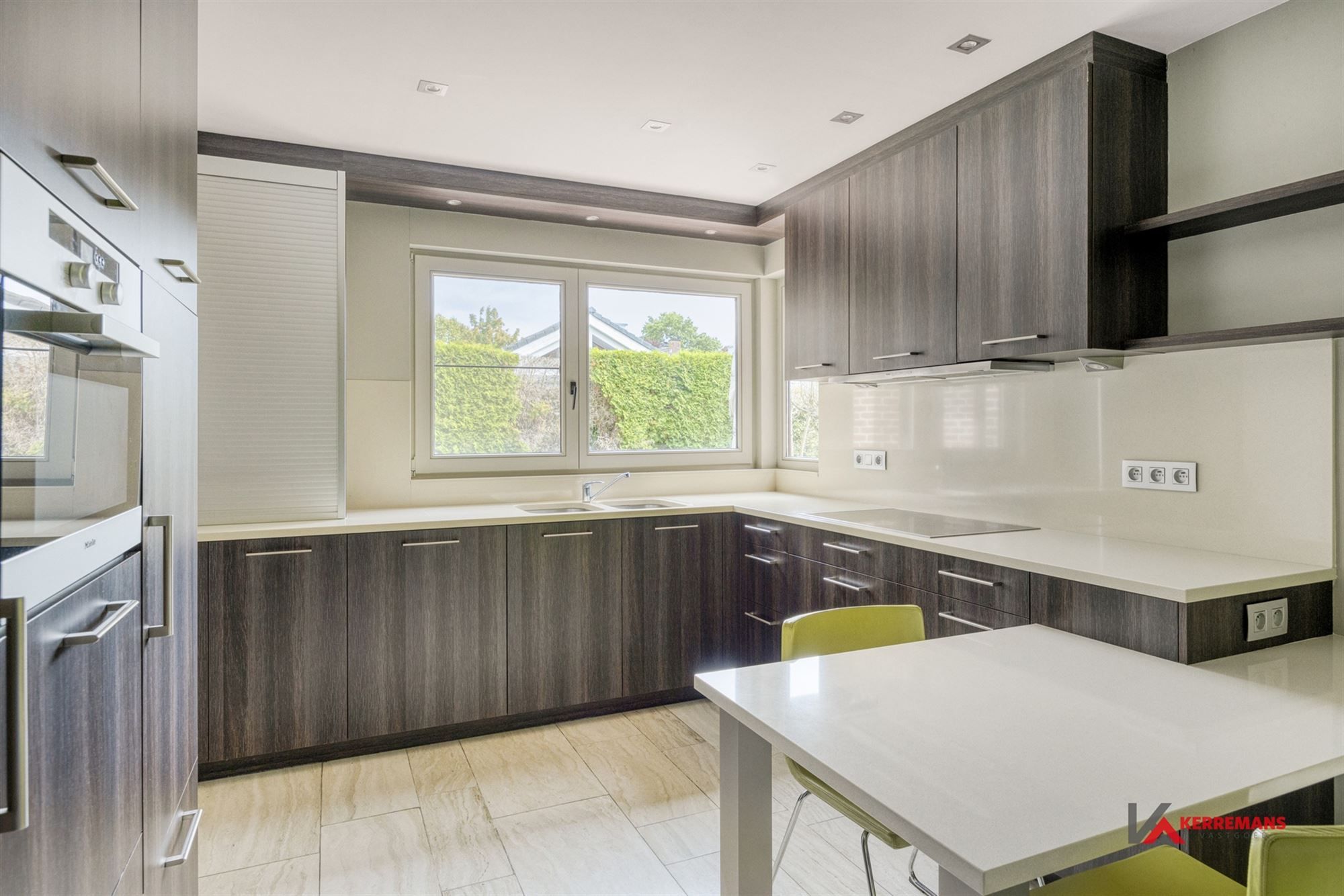Laagbouwwoning met 3 slaapkamers, garage en tuin.  foto 10
