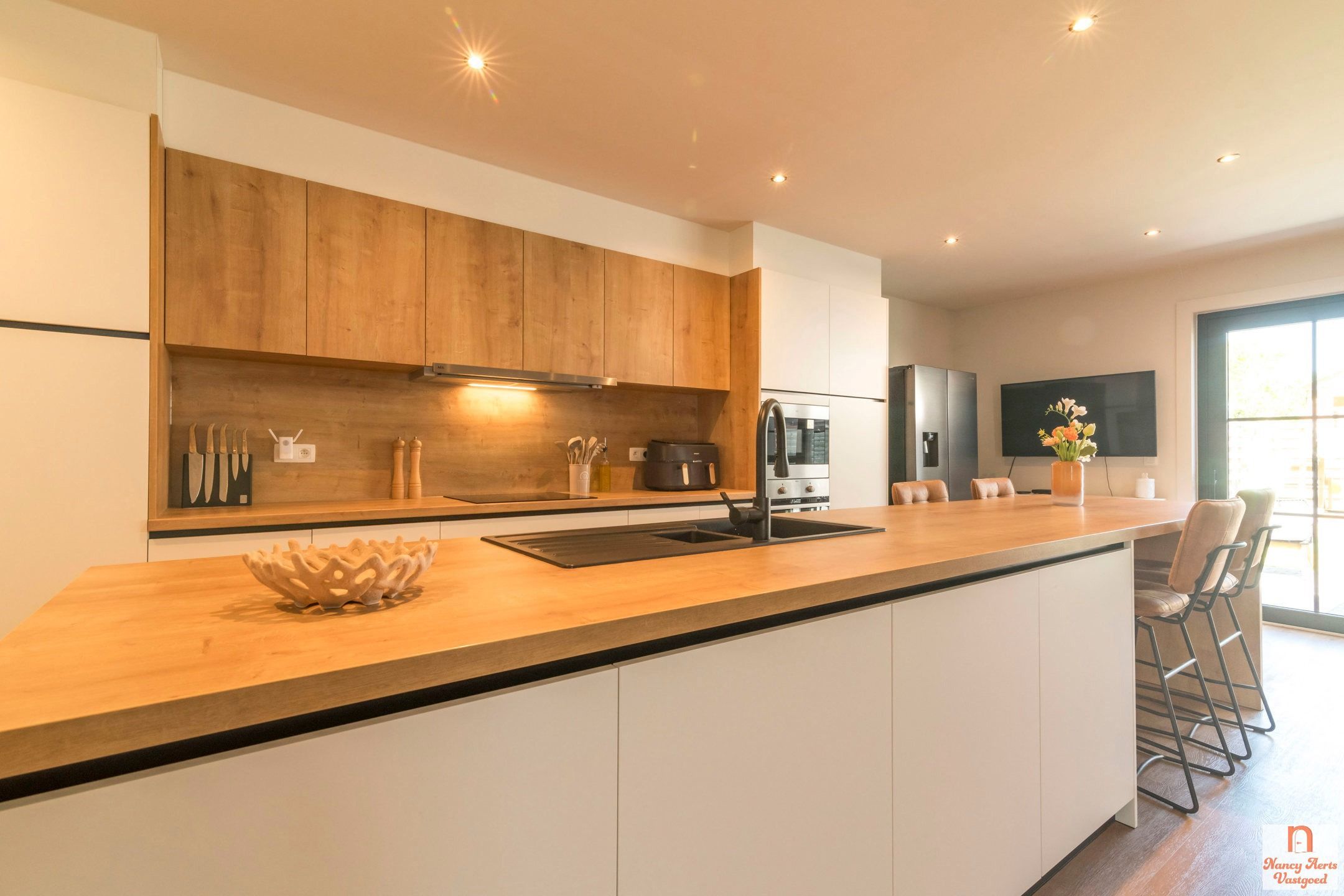 Volledig gerenoveerde woning met bijbouw en grote tuin foto 11