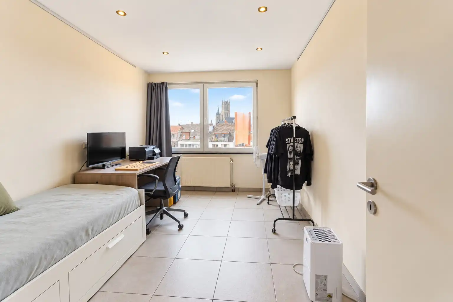 Ruim appartement met 2 slaapkamers, zonnig terras en parkeerplaats foto 19