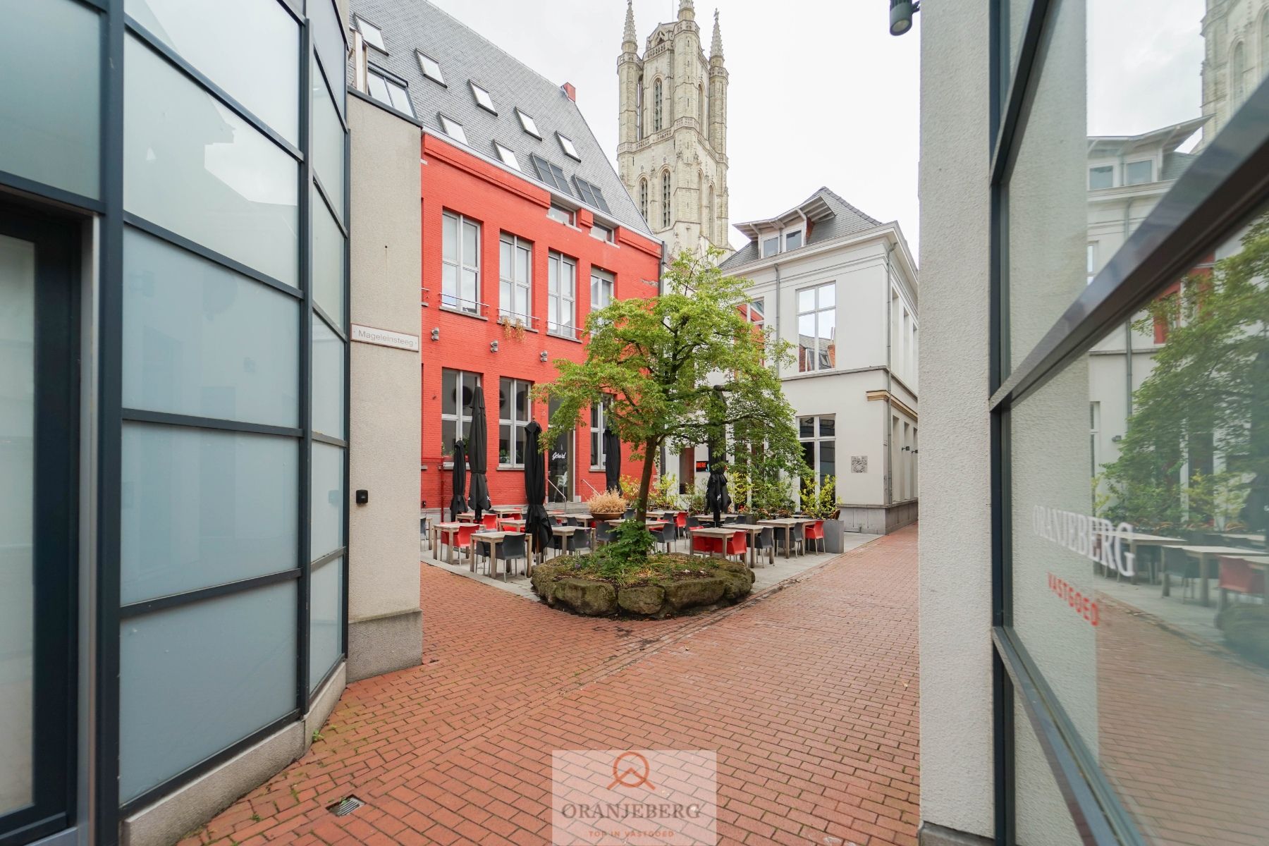 Gerenoveerde duplex aan Sint-Baafsplein foto 4