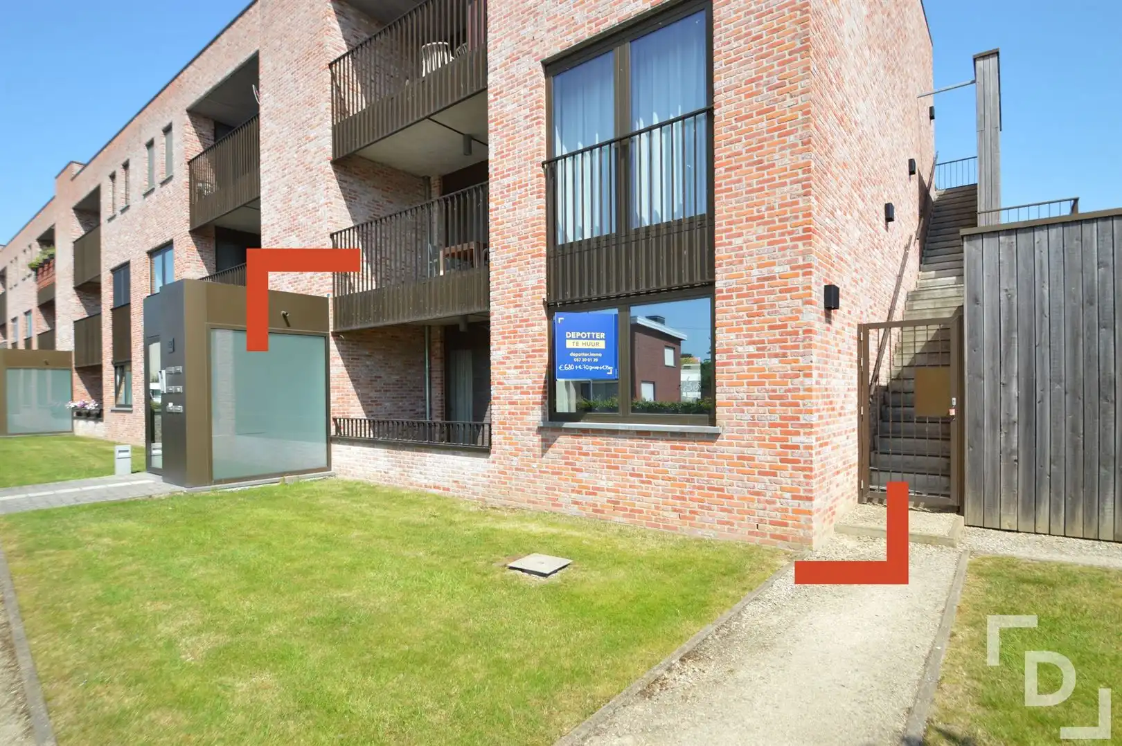 Gelijkvloers appartement met garage en terras foto {{pictureIndex}}