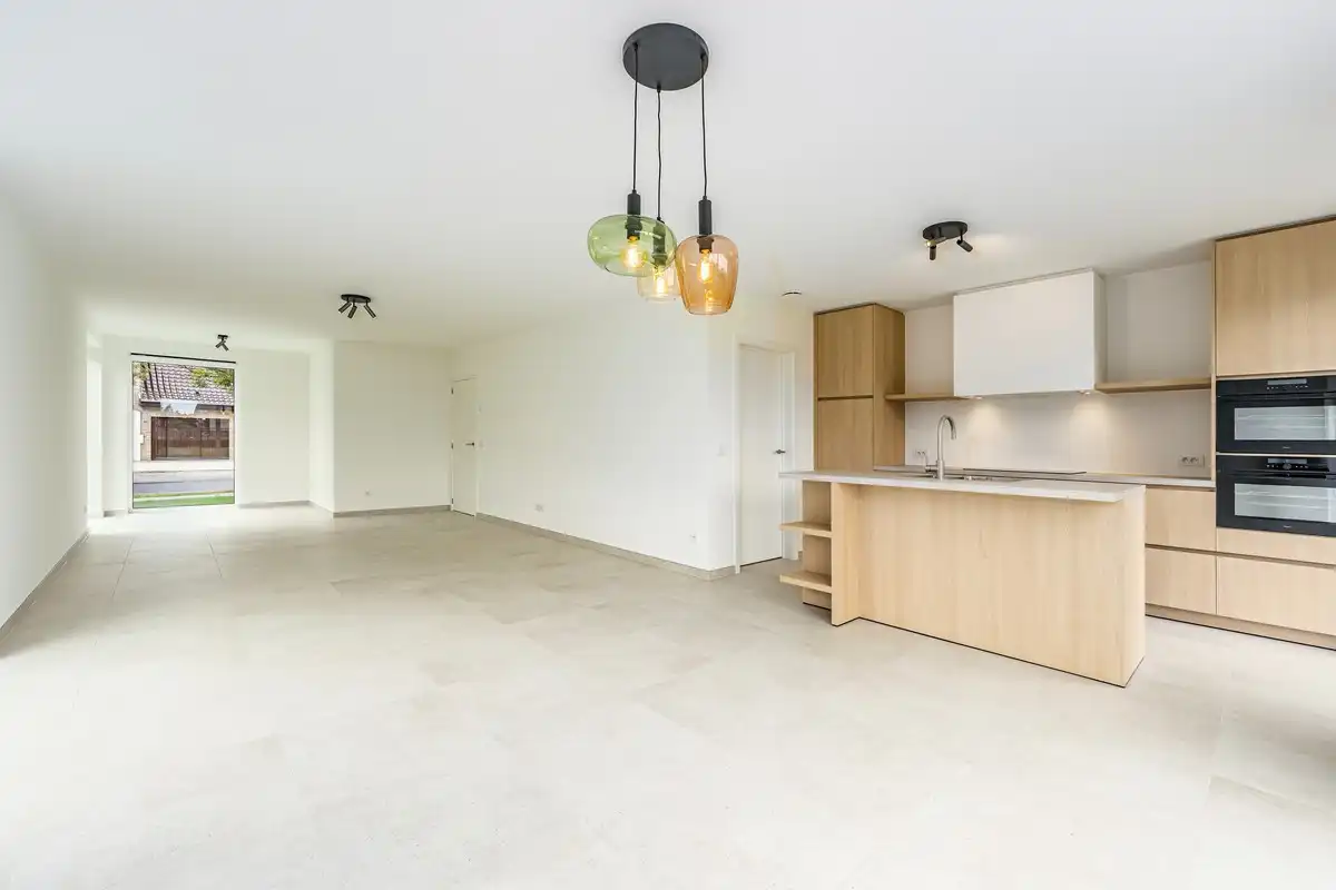 VOLLEDIG AFGEWERKTE MODERNE OPEN NIEUWBOUWWONING TE OOSTDUINKERKE foto 9