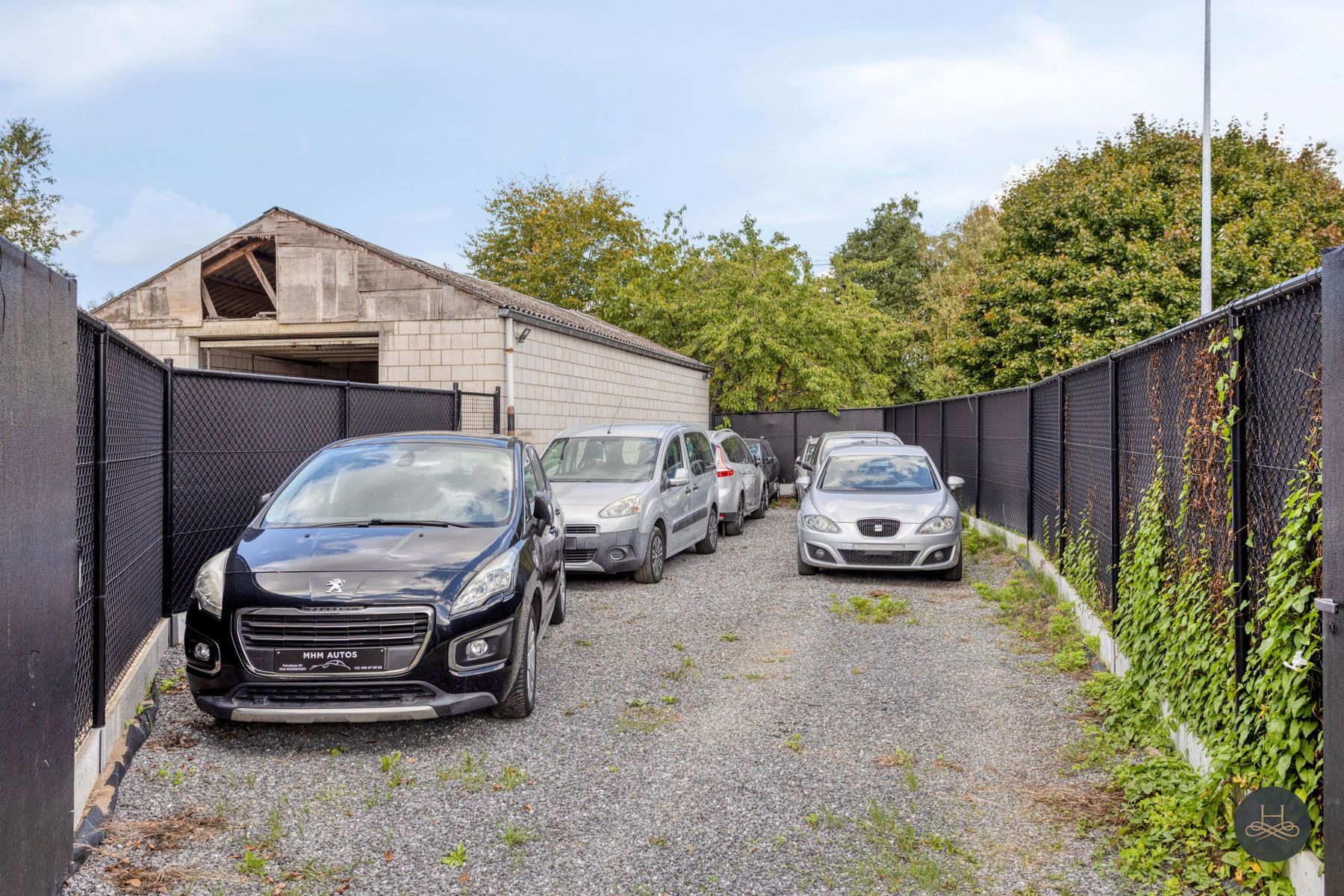 Ruime halfopen bebouwing met 5 à 6 slaapkamers en parkings foto 48