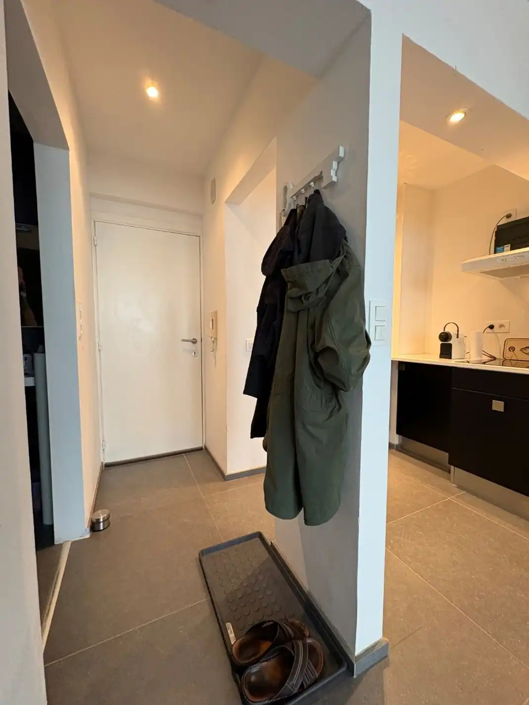 Te koop: gerenoveerde studio met frontaal zeezicht – ideaal als investering* foto 7