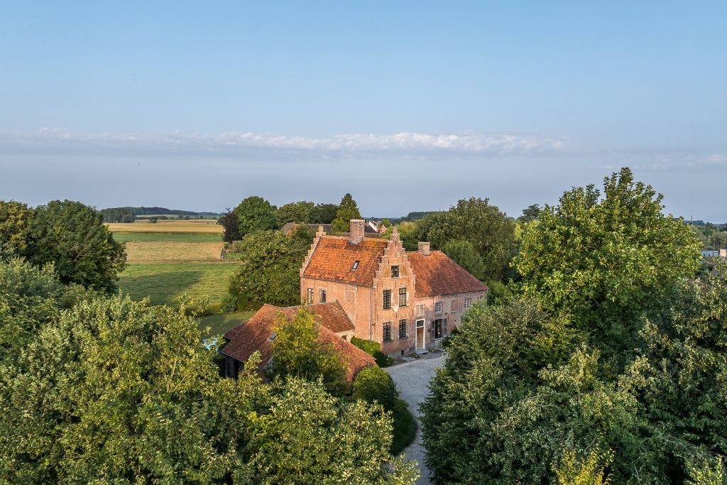Hoofdfoto van de publicatie: Het “Kasteelke” van Voorde. Waar stilte, stijl en geschiedenis samenvallen.