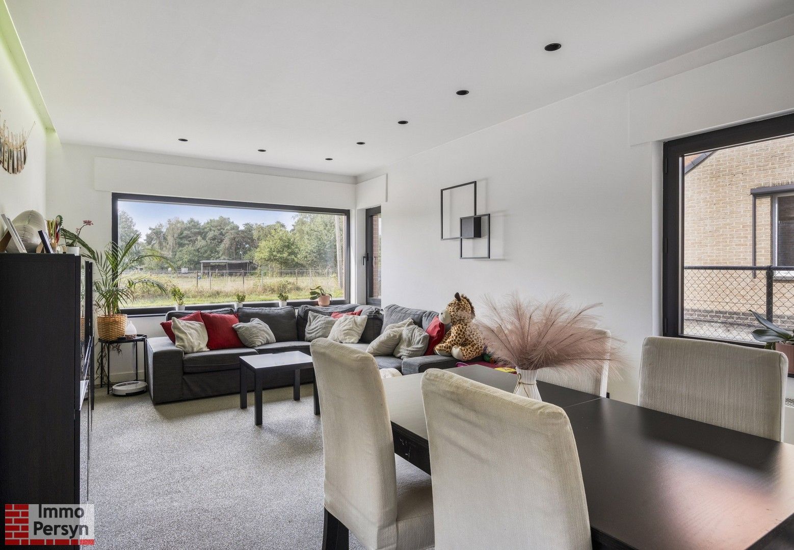 Instapklare en volledig gerenoveerde woning met 3 slpk en garage foto 4