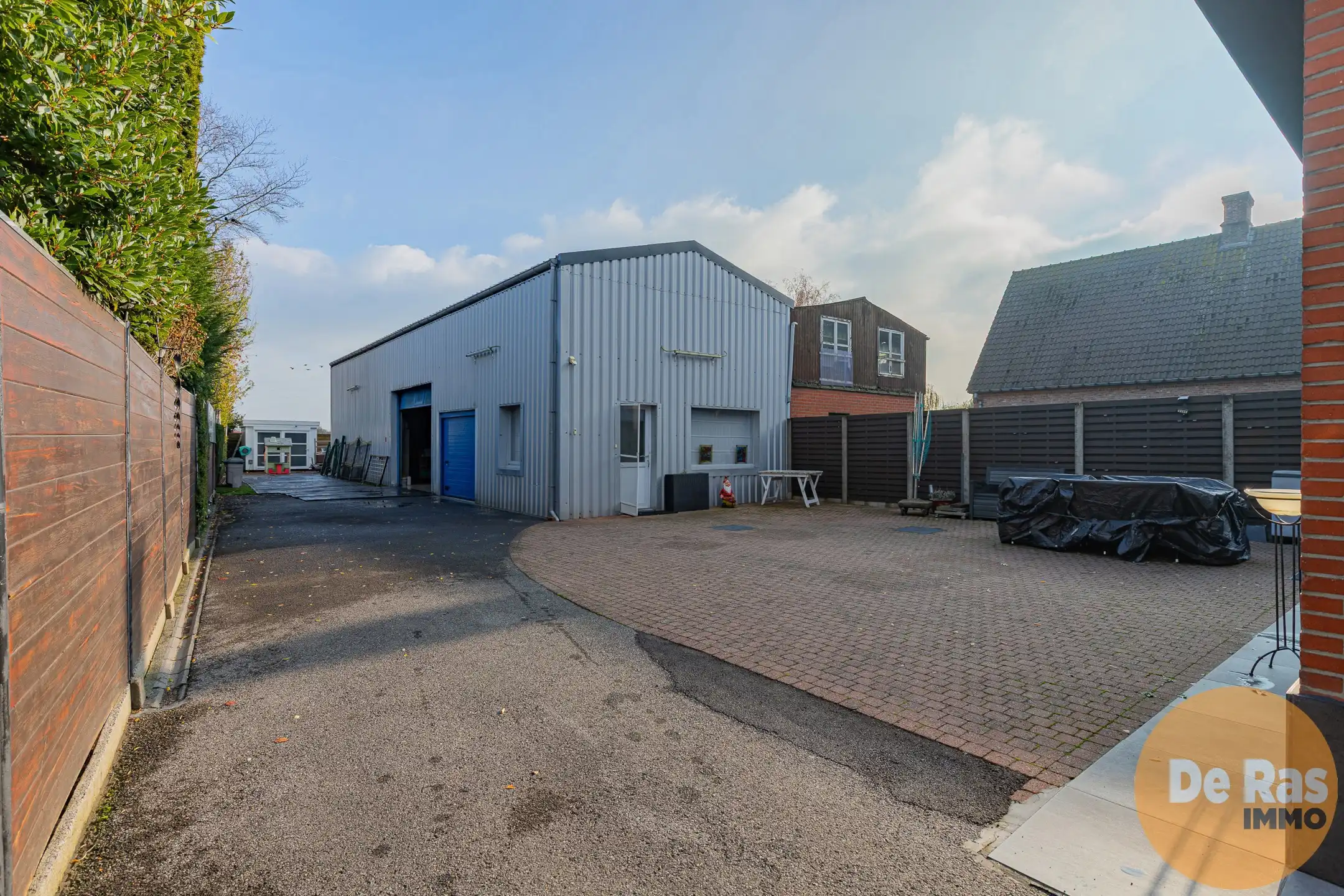 IZEGEM - Stevige HOB met ruime loods foto 2