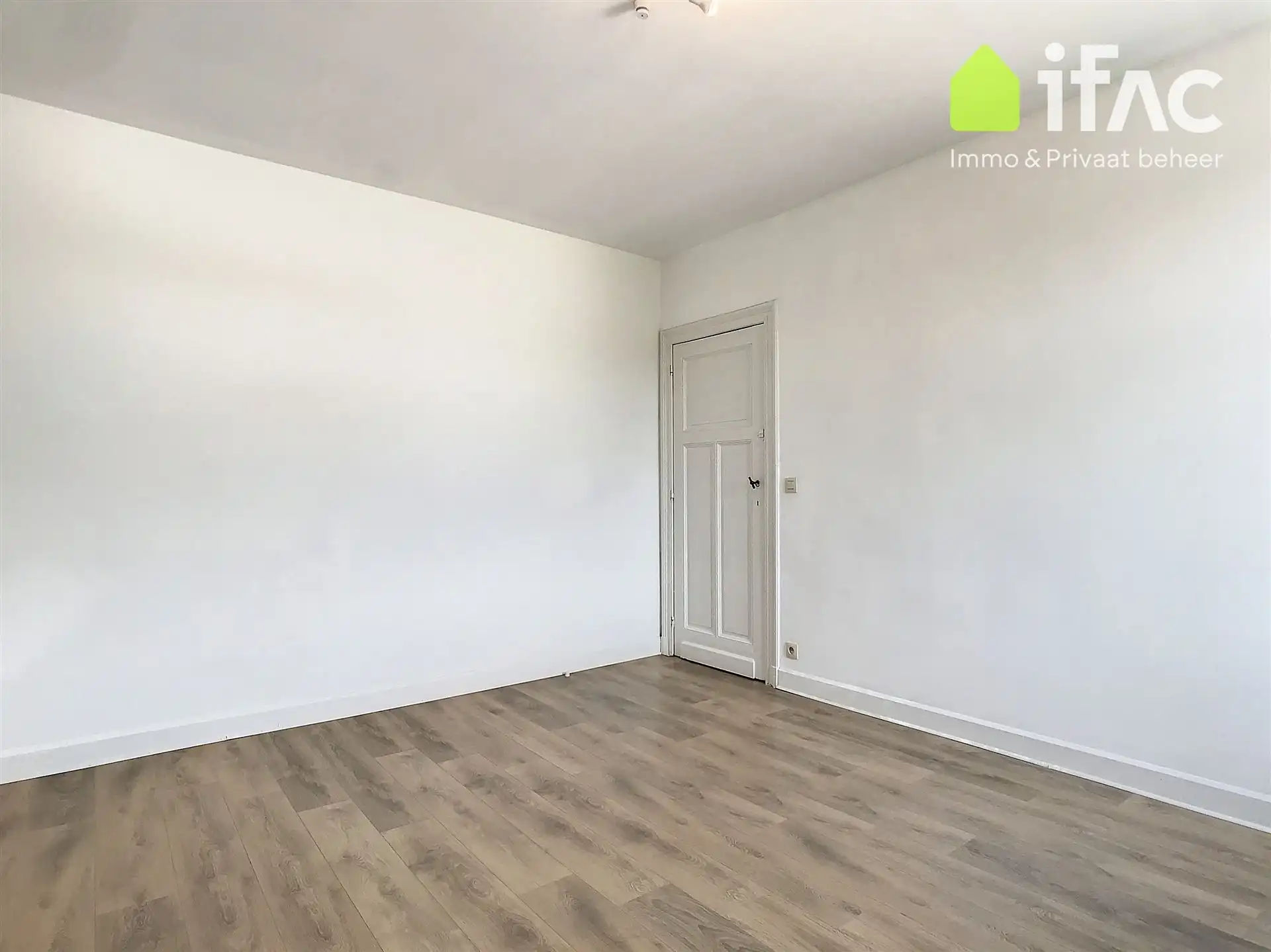 Gerenoveerde 4 slaapkamer woning in centrum Tervuren foto 12
