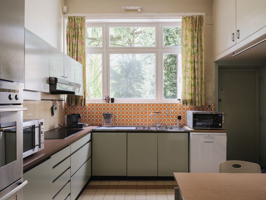 Omgeving Sint-Pieters station - Imposante half vrijstaande villa met parktuin, in nieuwe zakelijkheid naar een ontwerp van architect Geo Bontinck (1935). foto 17