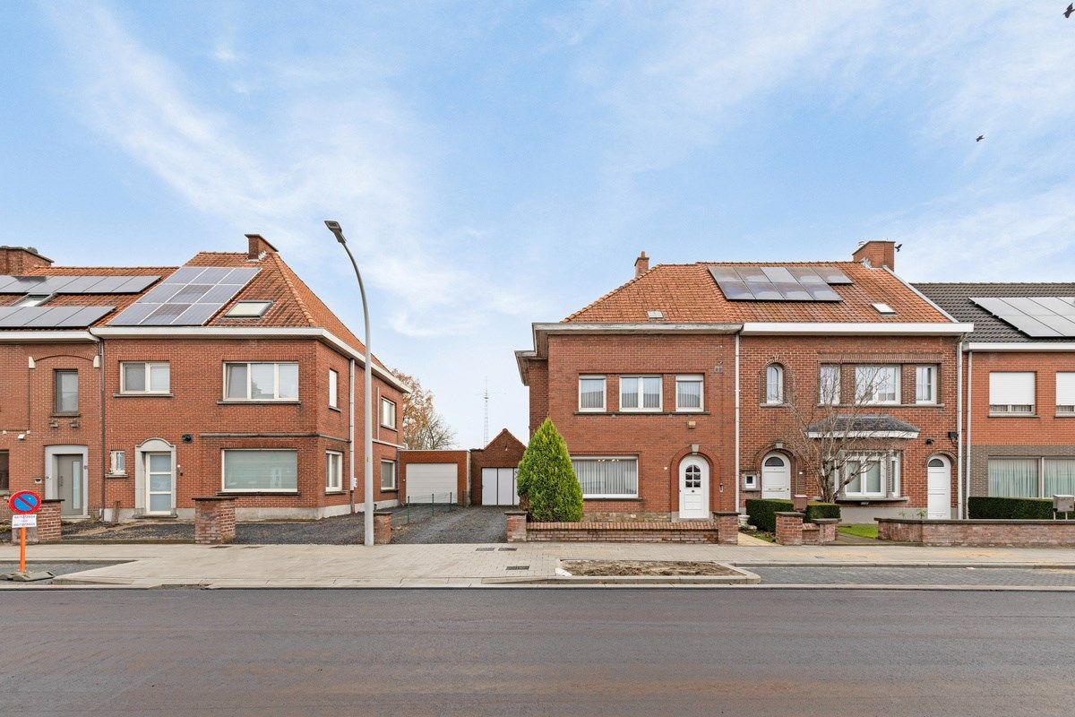 Hoofdfoto van de publicatie: Prachtige halfopen woning met 3 slaapkamers en grote garage!