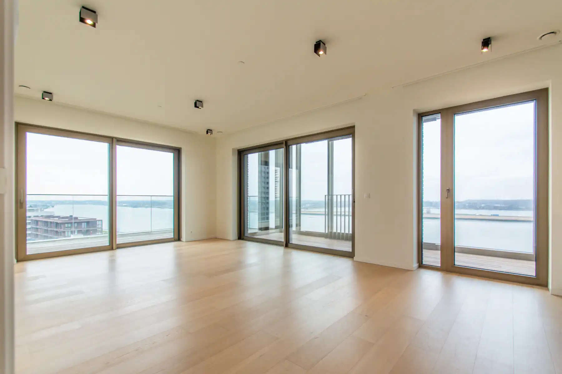 Ongemeubeld 1 slaapkamer appt. met zicht op de Schelde foto 2