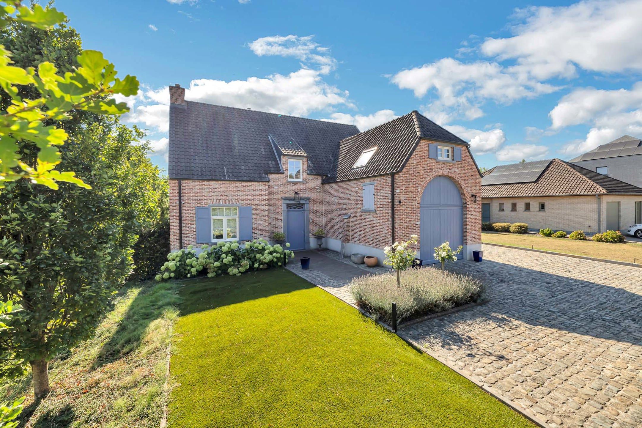 Prachtige gelegen villa met kwalitatieve afwerking foto 2