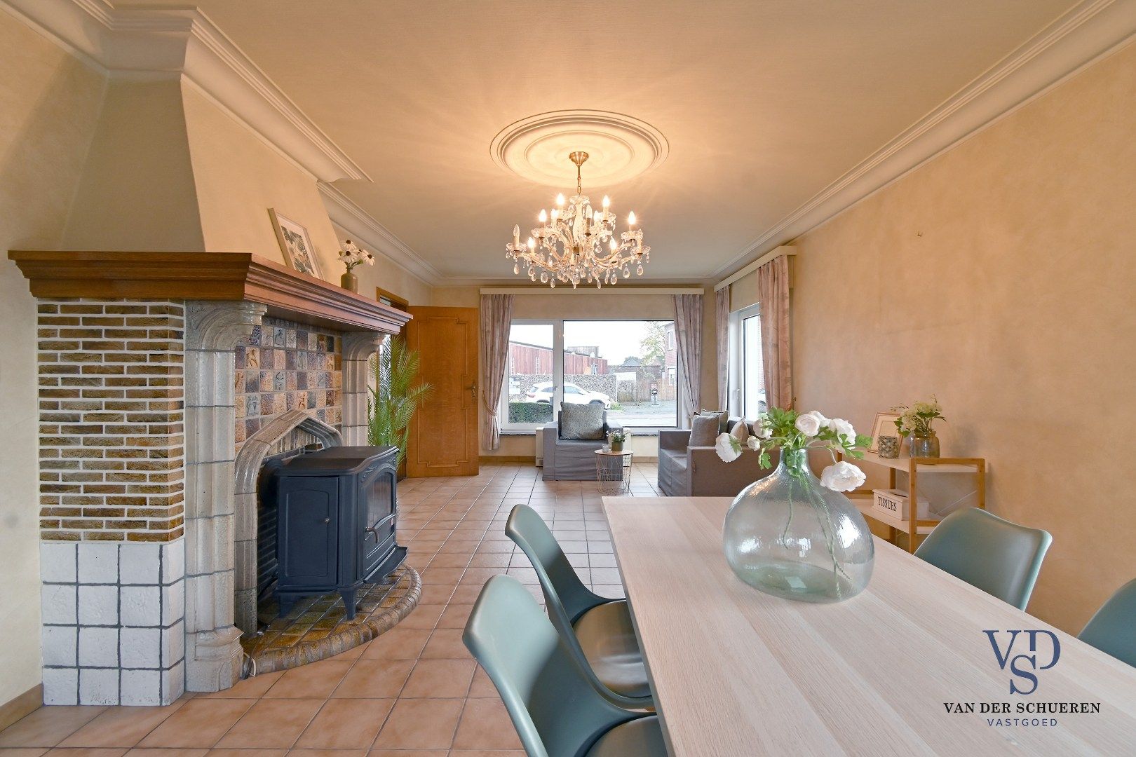 Bungalowwoning met afzonderlijke loods foto 6