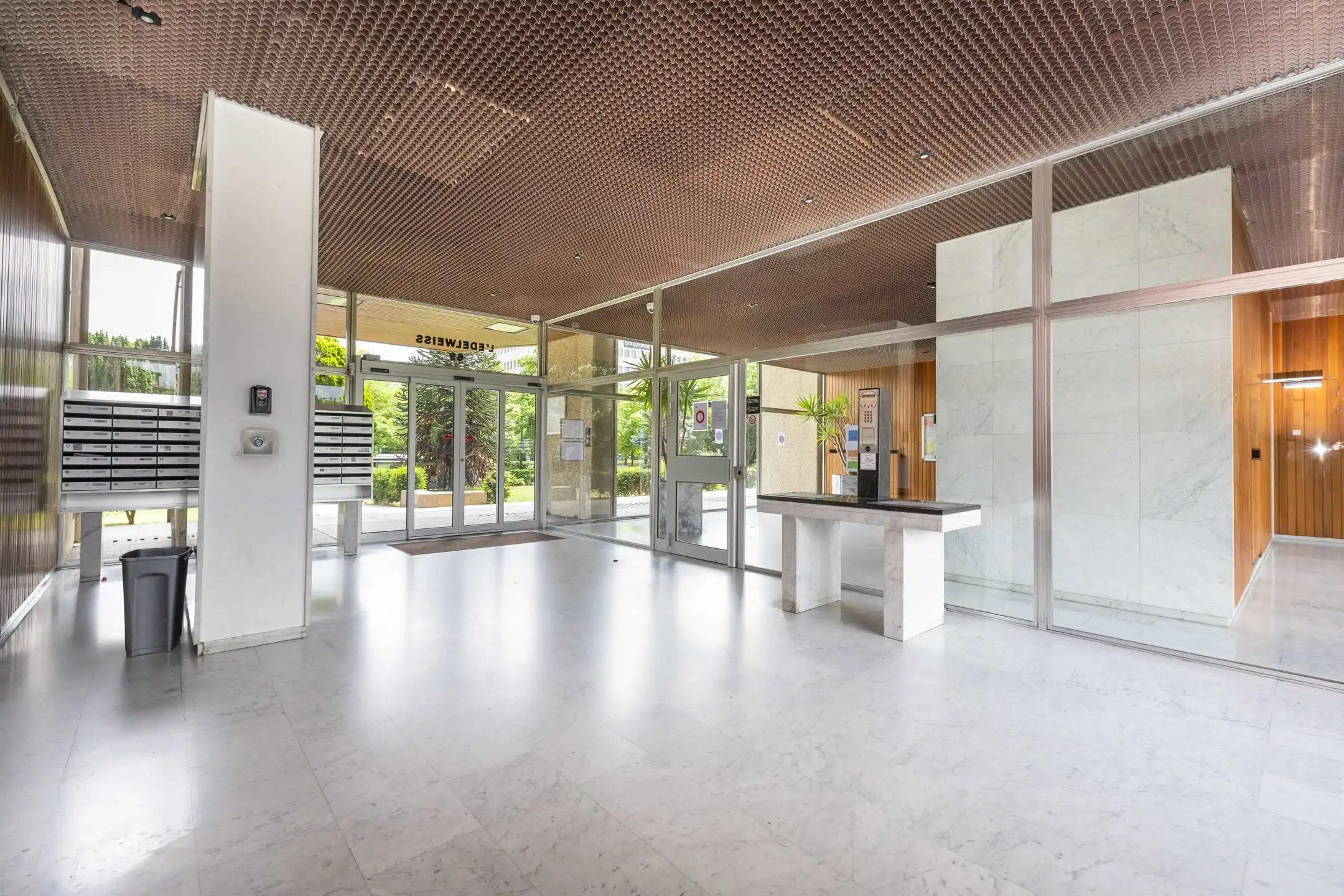 Volledig gerenoveerd appartement 2 slaapkamers van ± 95 m² foto 12