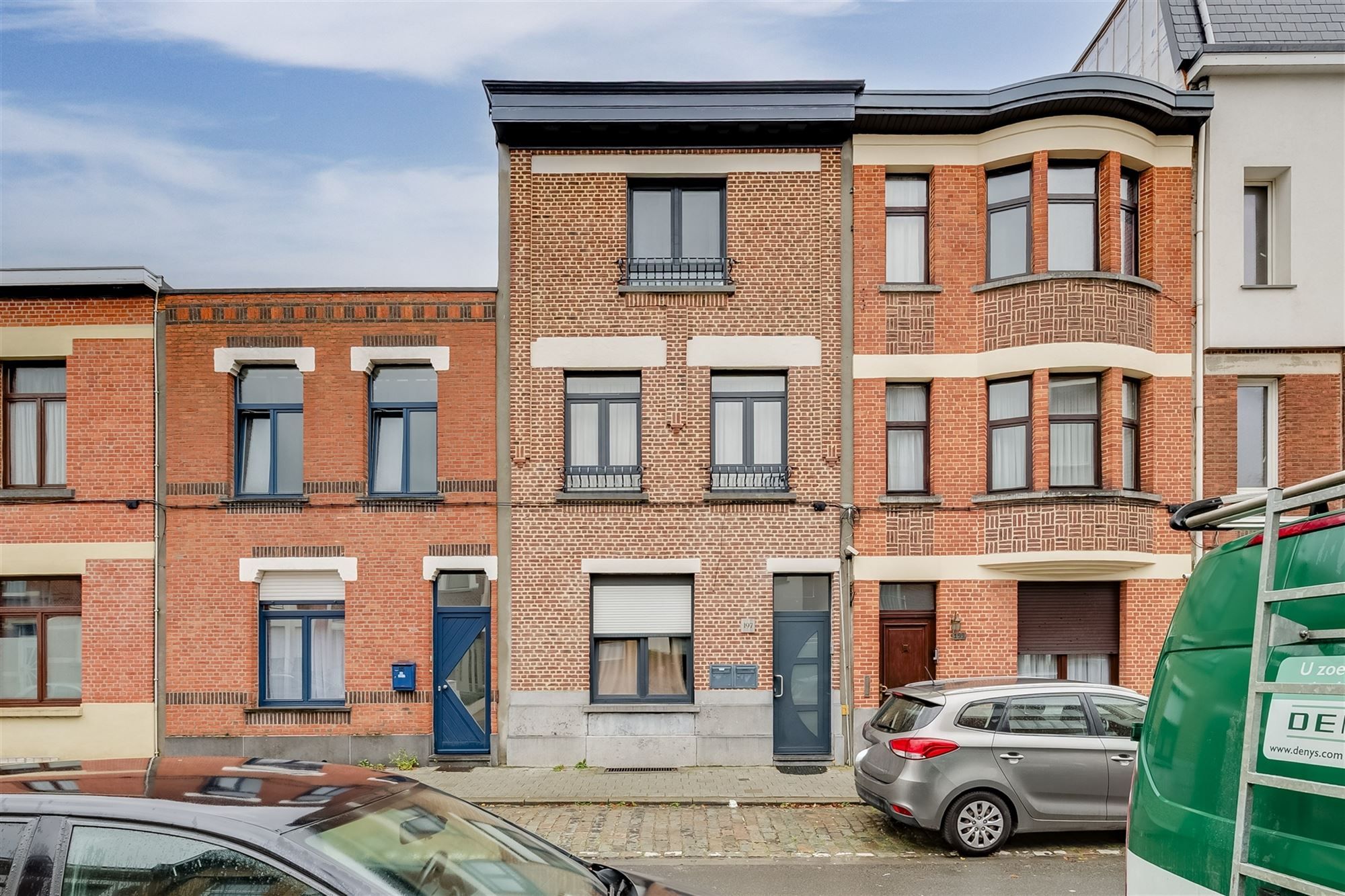 Hoofdfoto van de publicatie: Woning met koer thans ingedeeld in 2 appt