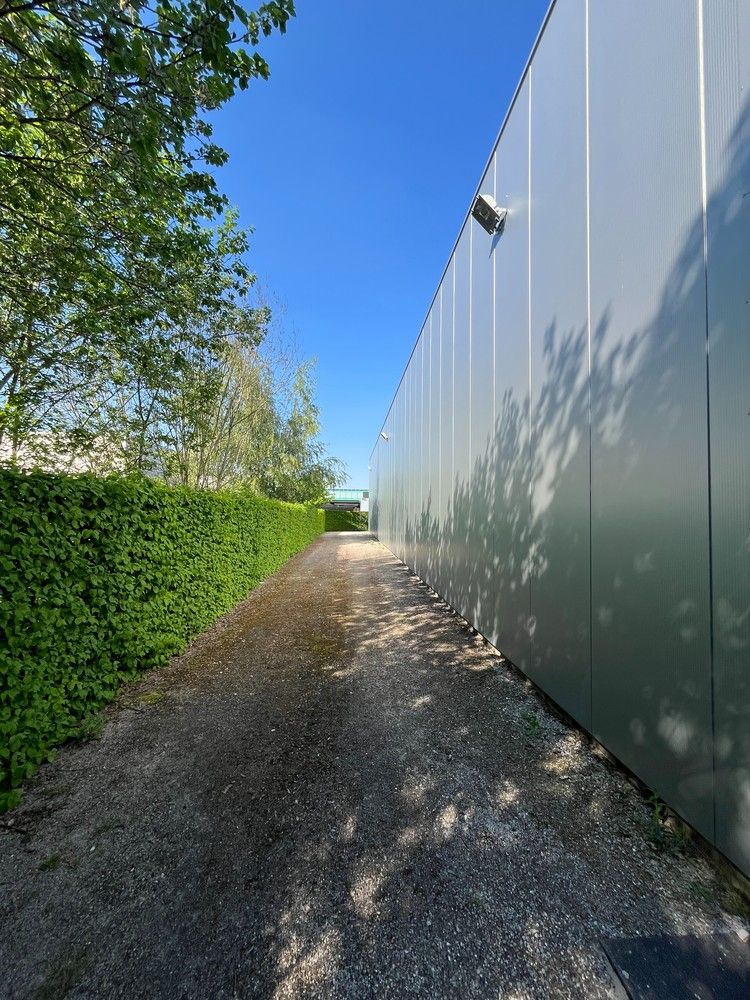 Bedrijfshal met terrein foto 22