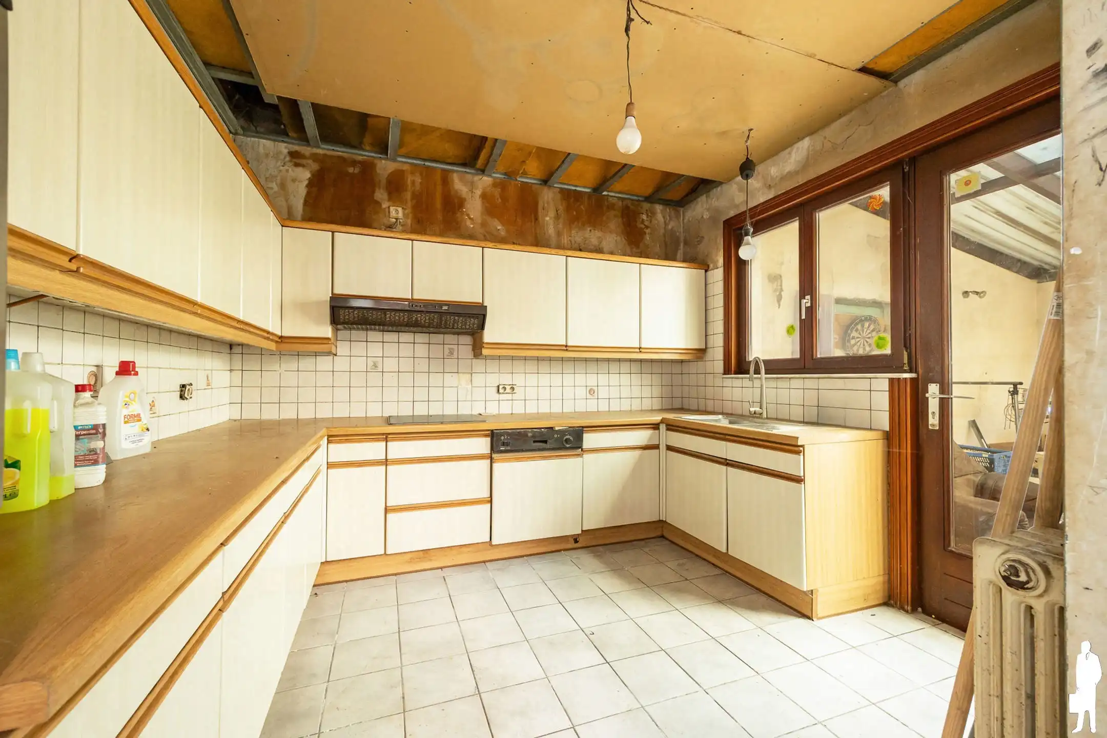 Te renoveren ruime woning met werkplaats foto 8