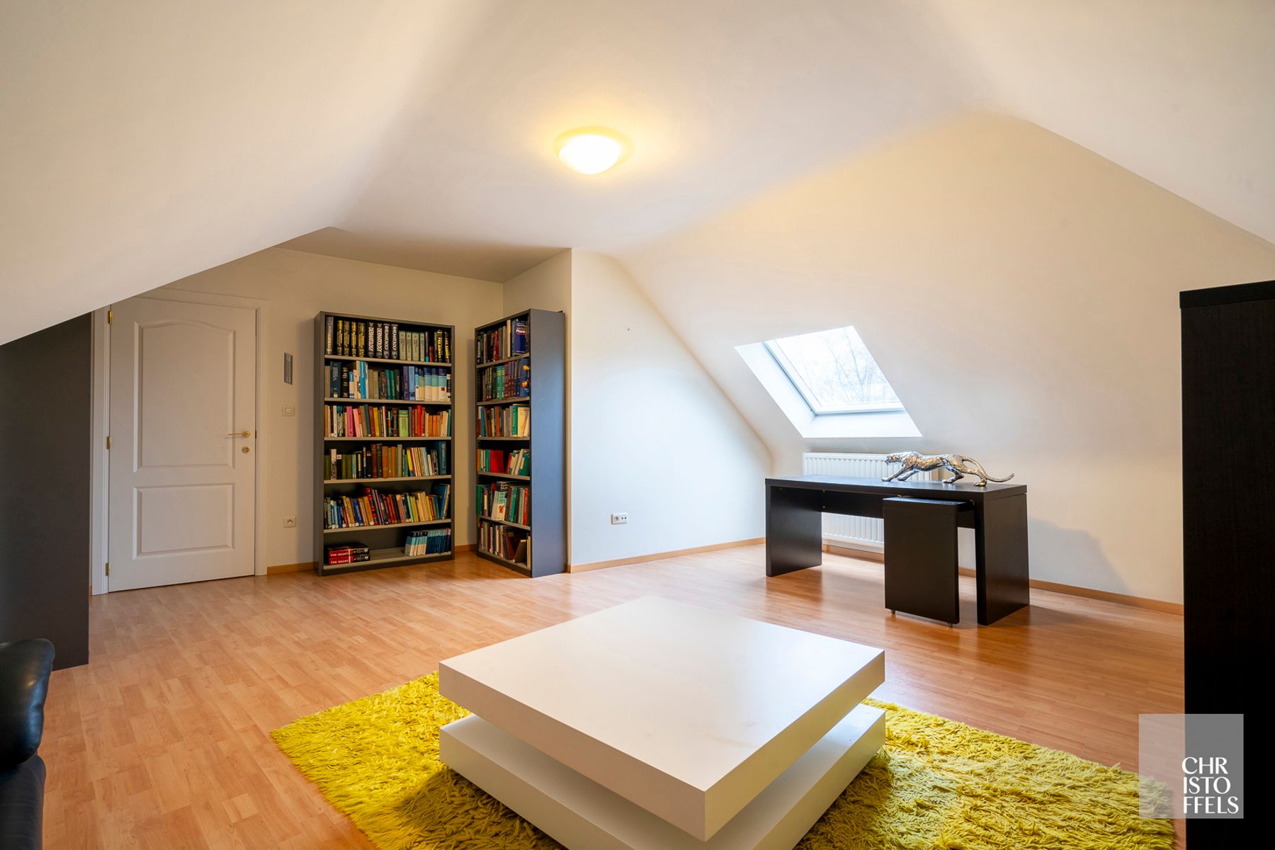 TE HUUR - Ruim én energiezuinig duplexappartement (191m²) in hartje Lanaken! foto 15