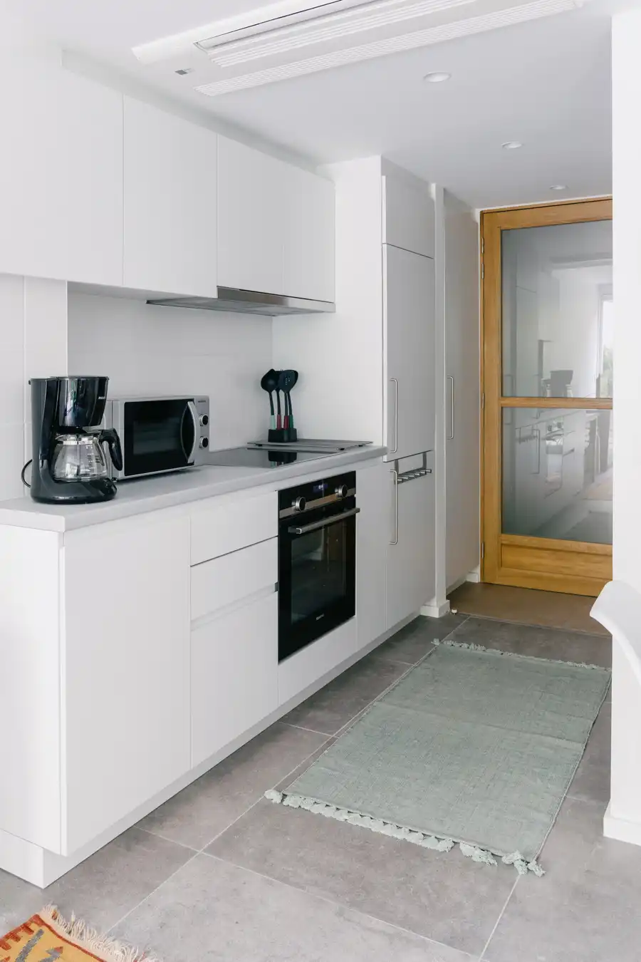 Gemeubelde studio met groene tuin op het Zuid foto 9