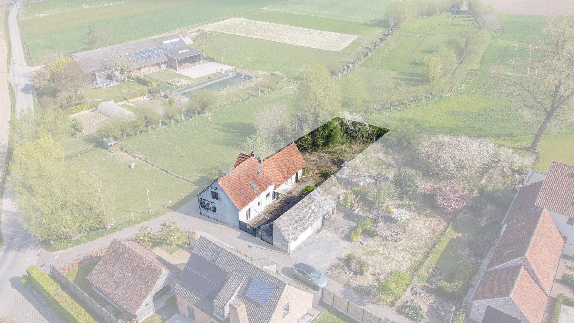 Uniek gelegen bouwgrond in het landelijke Huise foto {{pictureIndex}}