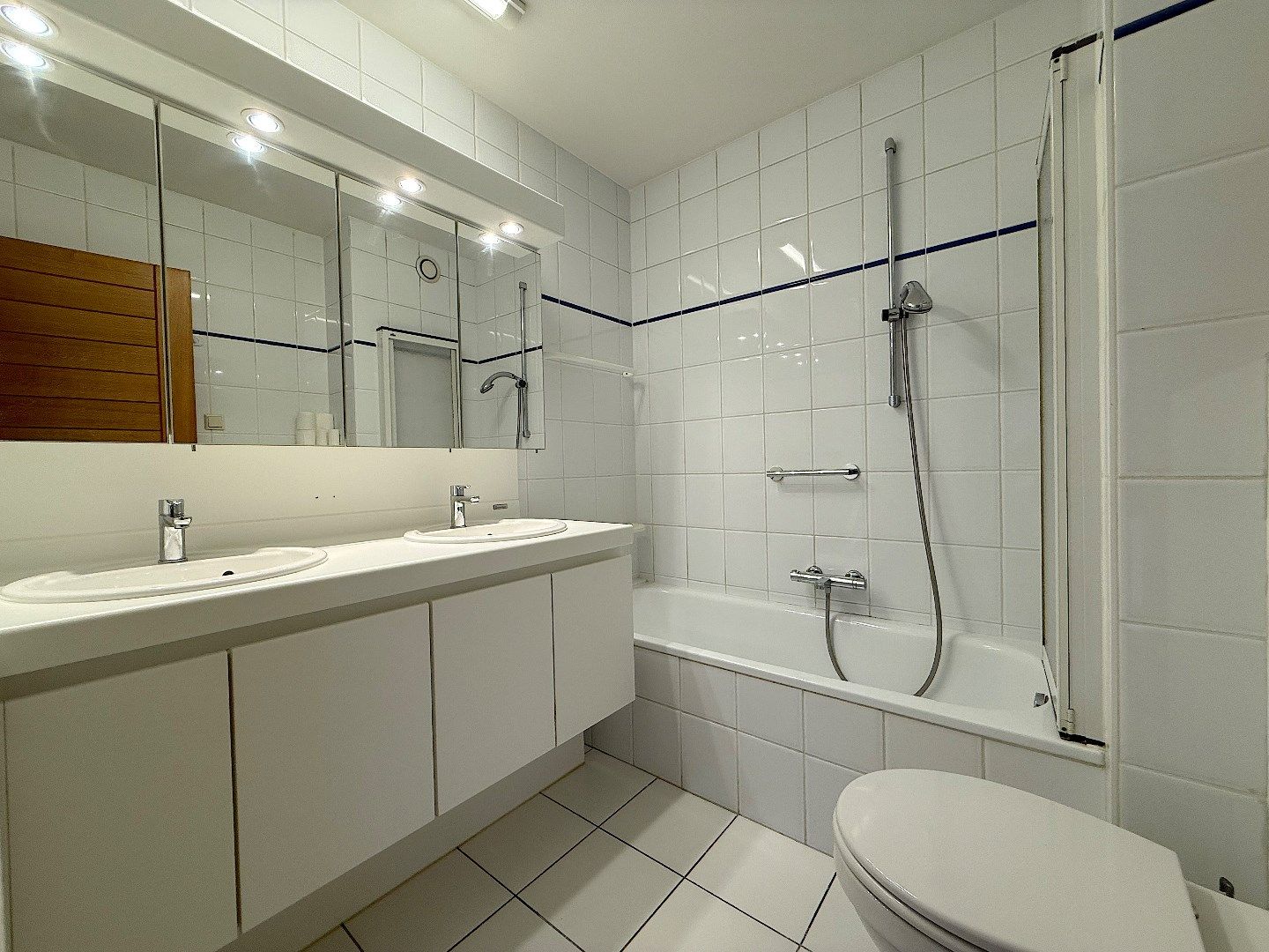 Ruim 3-slpk appartement met garage foto 10