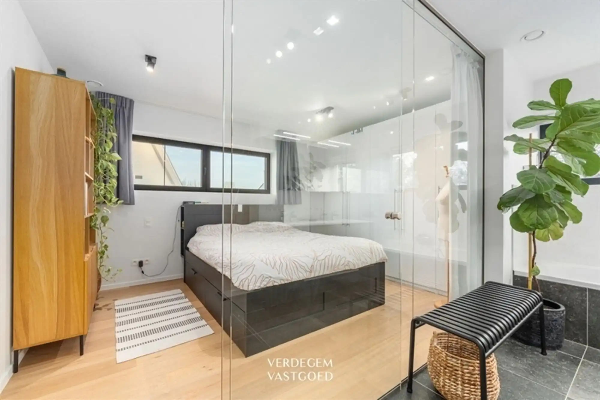 Knappe gezinswoning met 3 slaapkamers, tuin en inpandige garage op een topligging foto 9