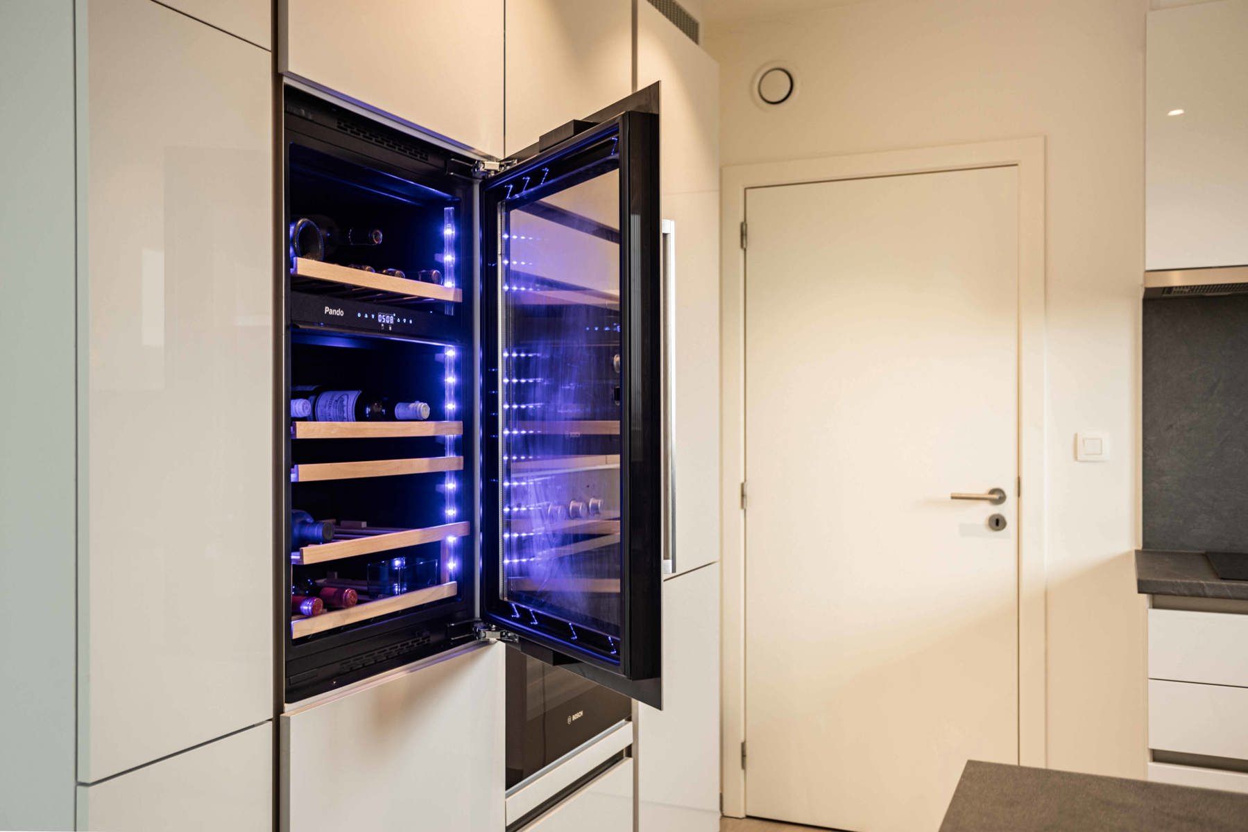 Recent, luxe penthouse met panoramisch terras foto 11