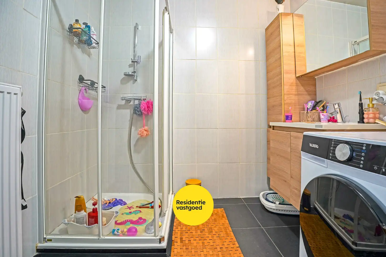 Recent appartement met privatieve tuin (346m²)  en ruim terras (40m²) in het centrum van Woumen! foto 13