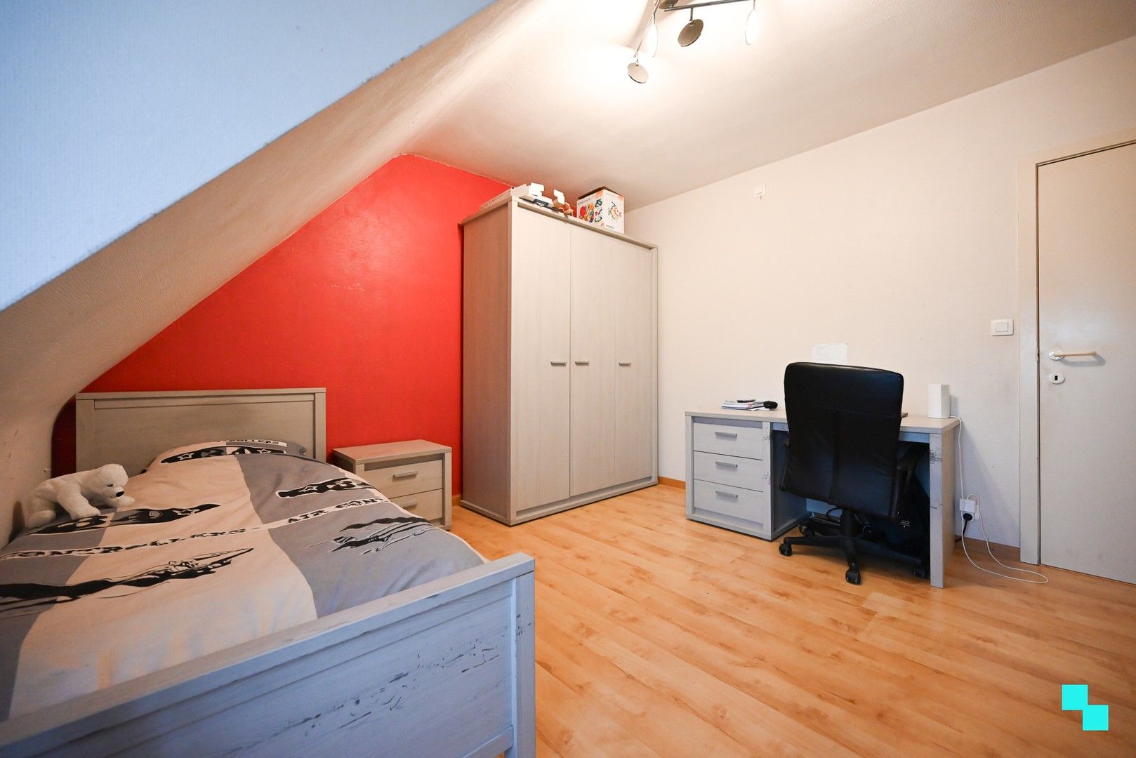 Uitzonderlijke eigendom bestaande uit een gezinswoning & afzonderlijk (kantoor)gebouw te Izegem foto 18