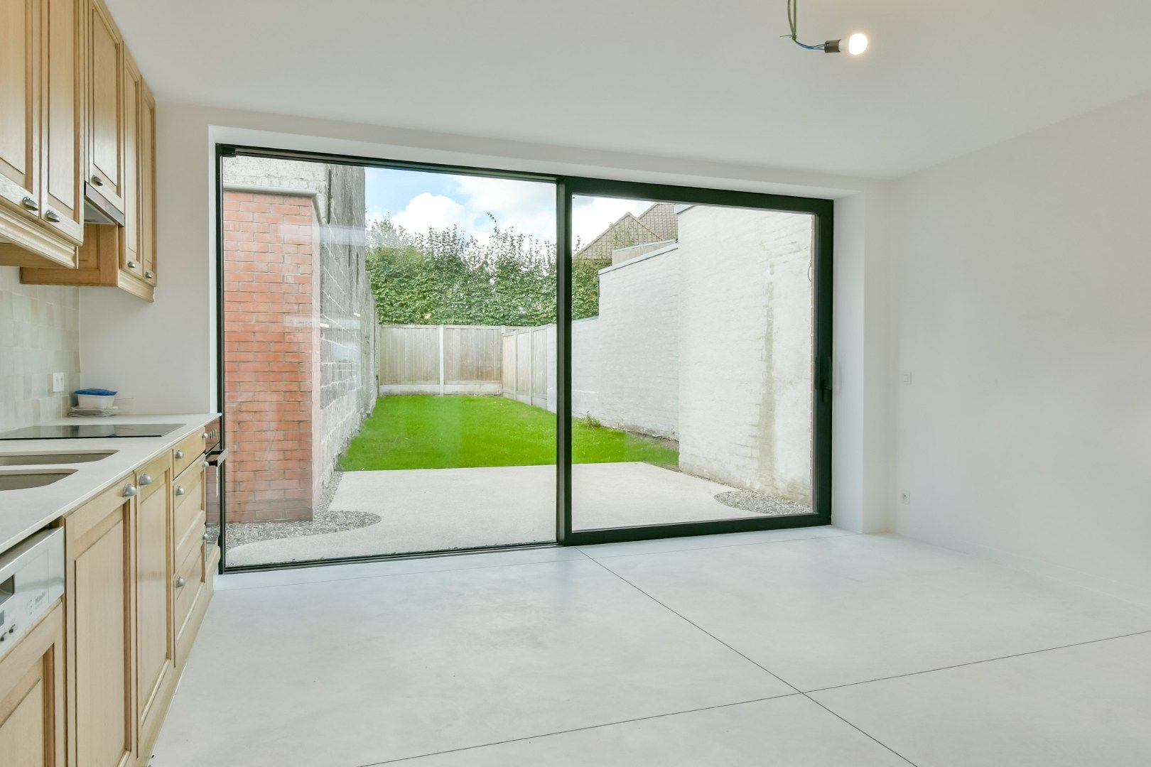 Volledig gerenoveerde charmante woning te huur in Kortemark! foto 5