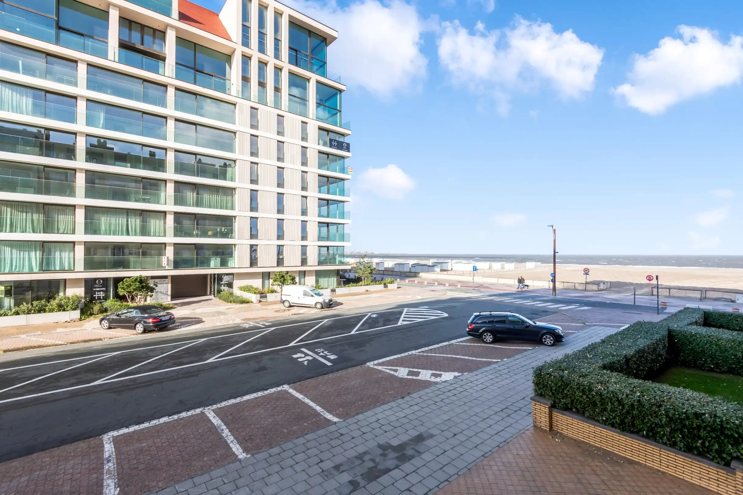 Prachtig gerenoveerd appartement gelegen te Albertstrand met open - en zeezicht foto 2