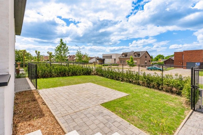Zeer ruim en stijlvol penthouse met tuin en garage foto 21